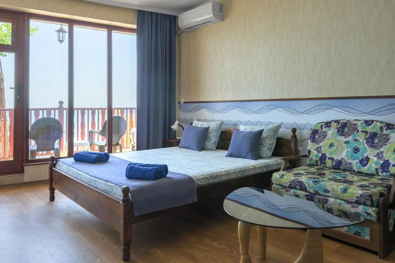 Bed in Morski Briag Hotel