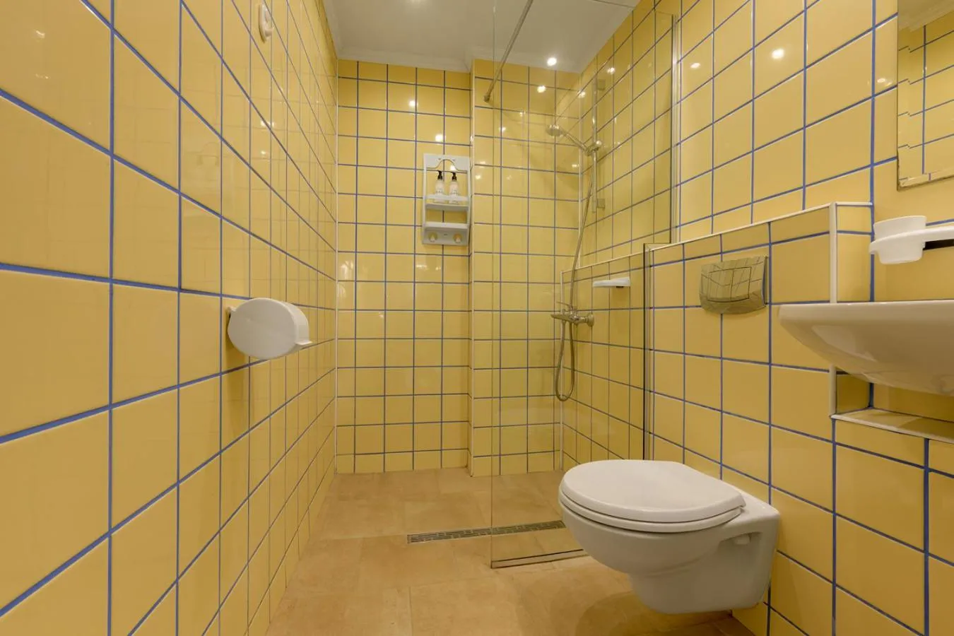 Shower in Morski Briag Hotel