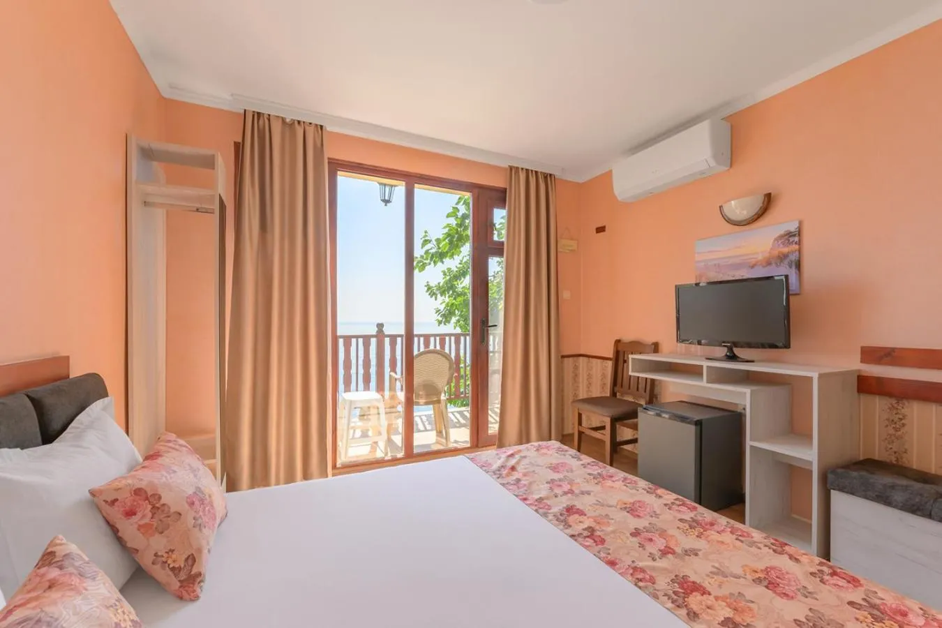 TV and multimedia, Bed in Morski Briag Hotel