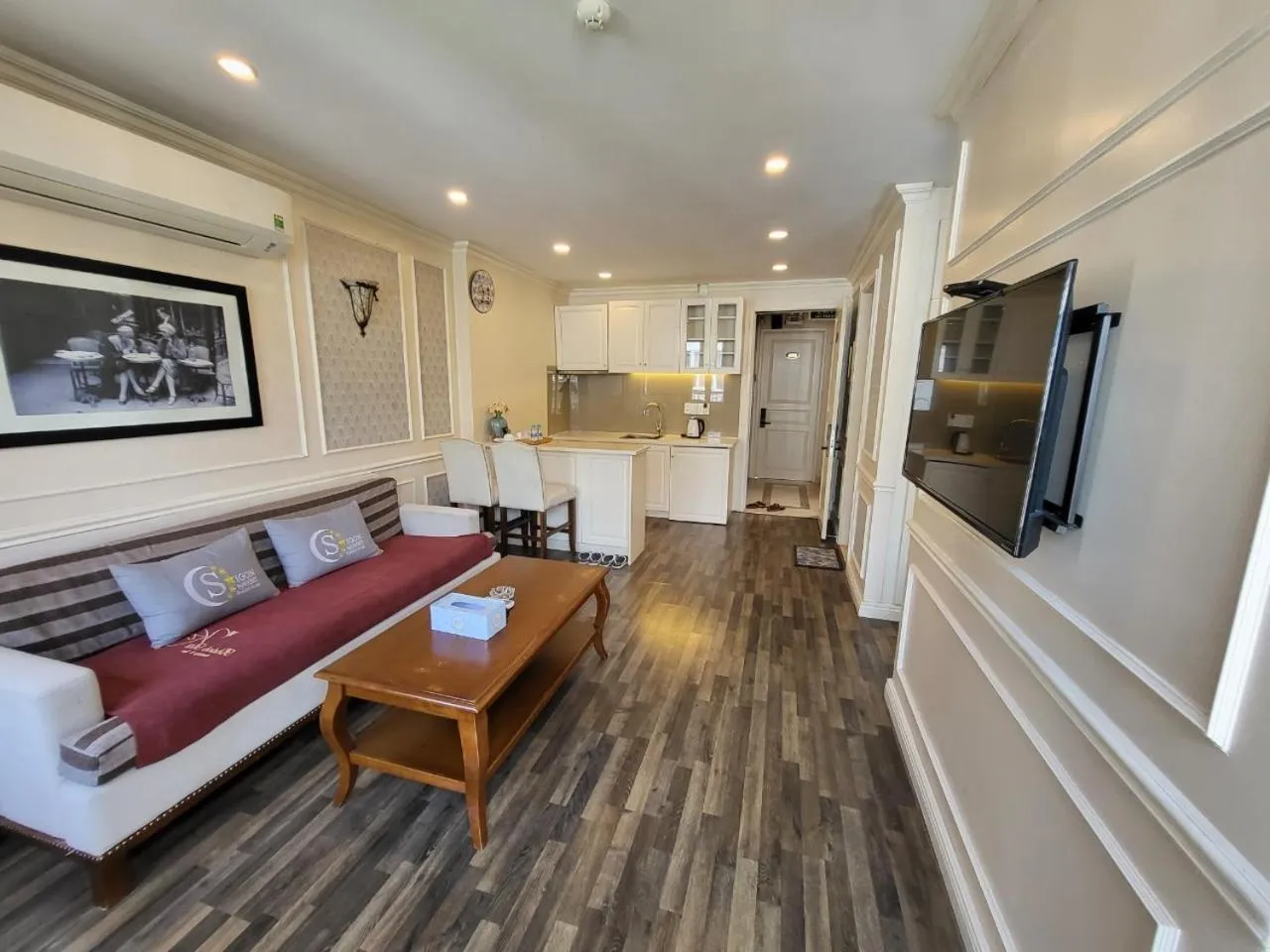 Saigon By Night Luxury Hotel