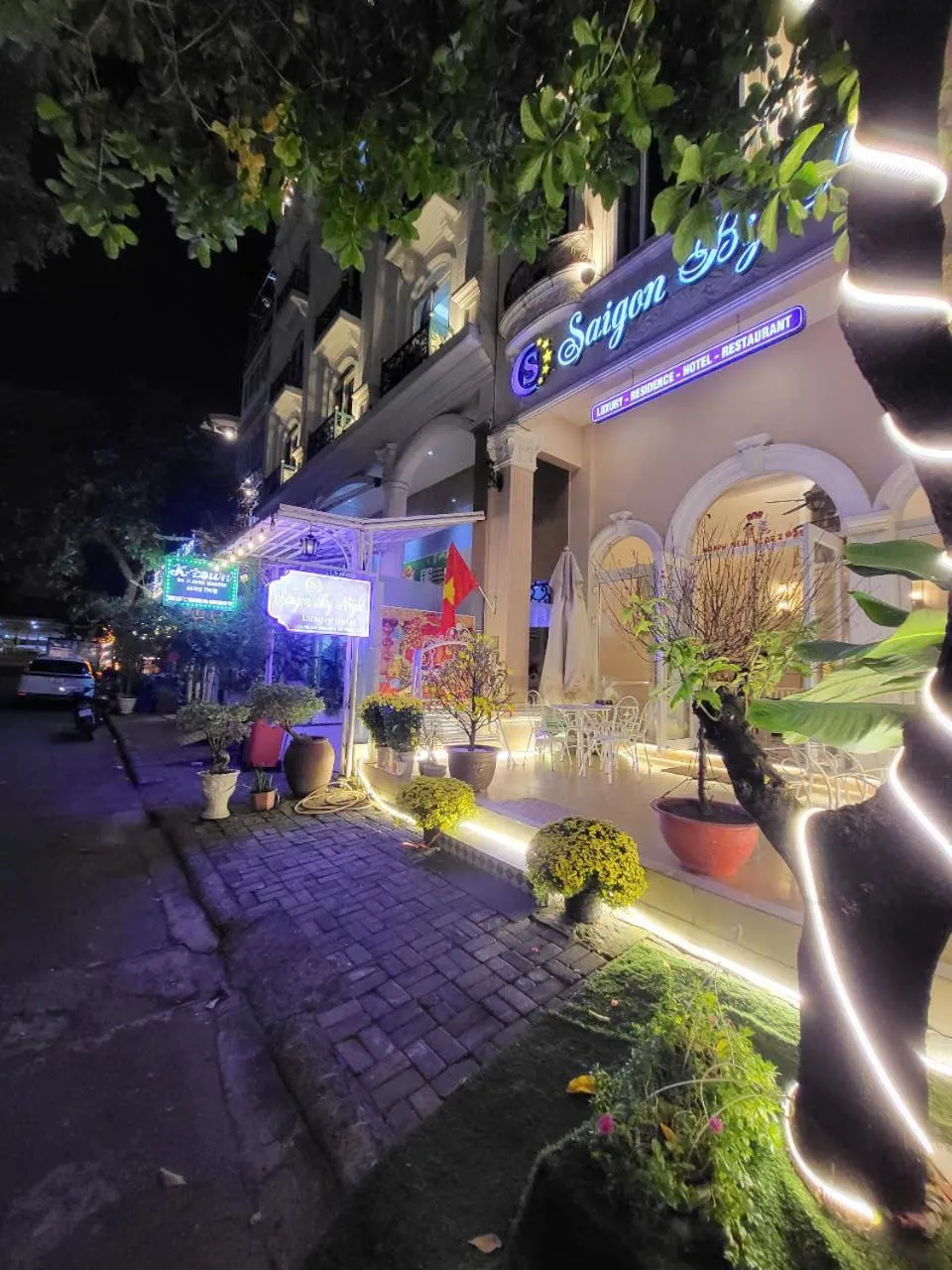 Saigon By Night Luxury Hotel