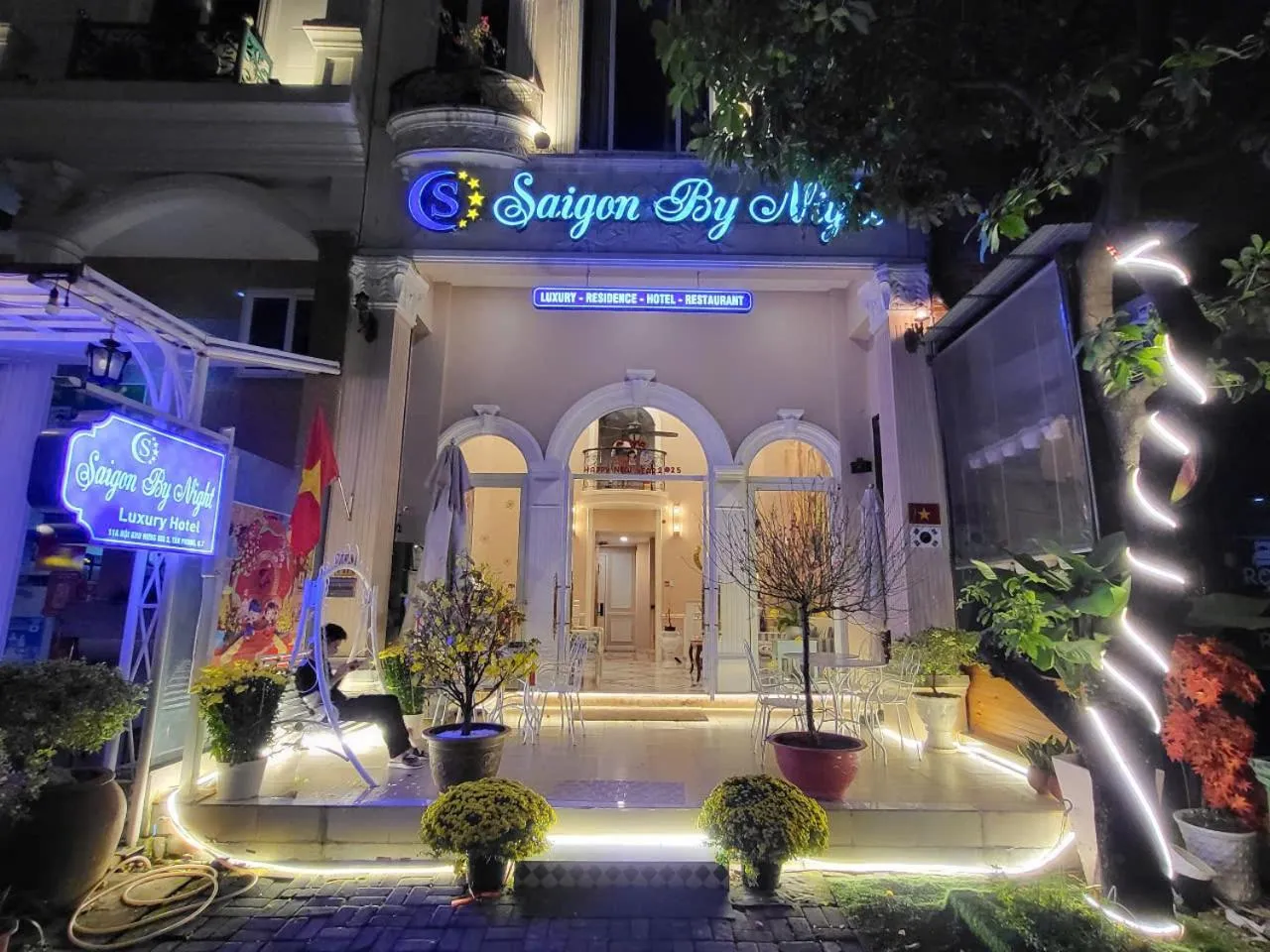 Saigon By Night Luxury Hotel