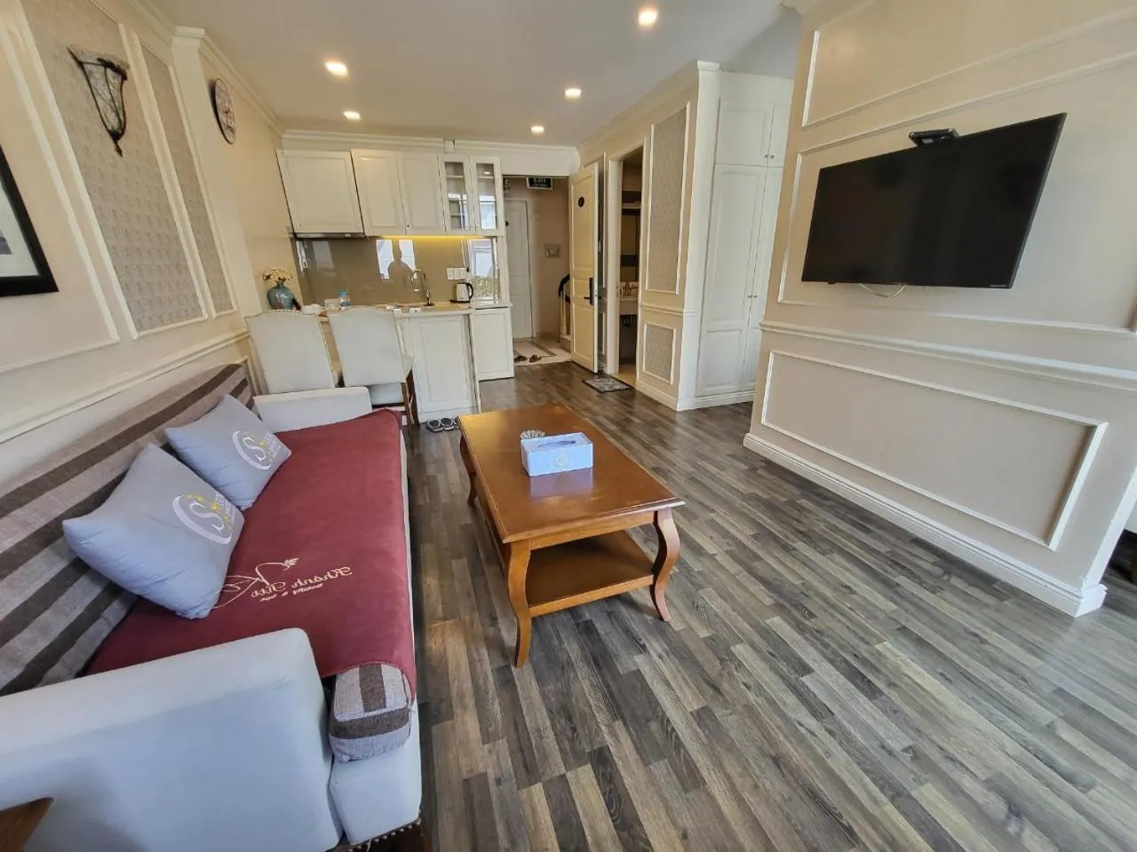 Saigon By Night Luxury Hotel