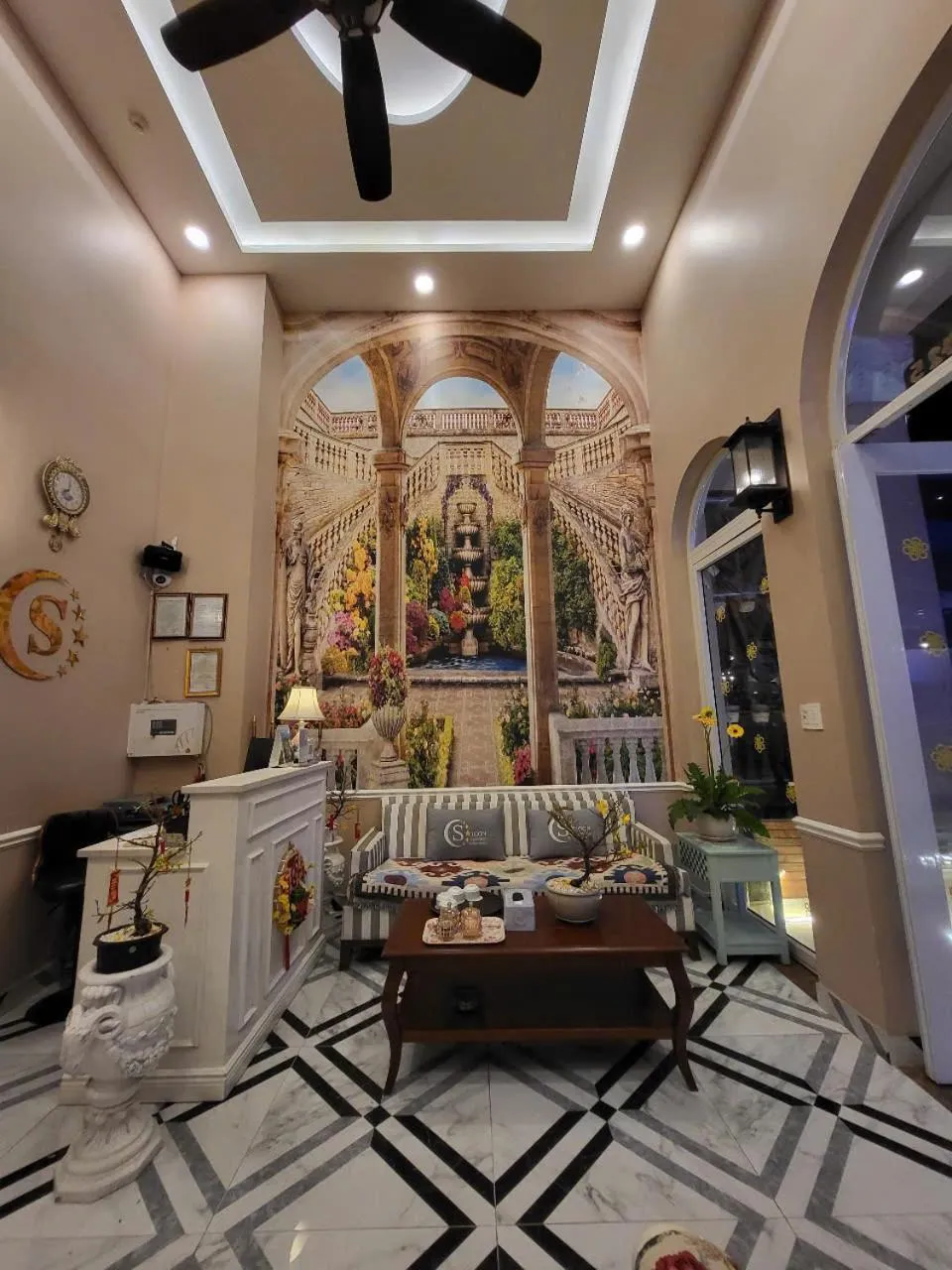 Saigon By Night Luxury Hotel