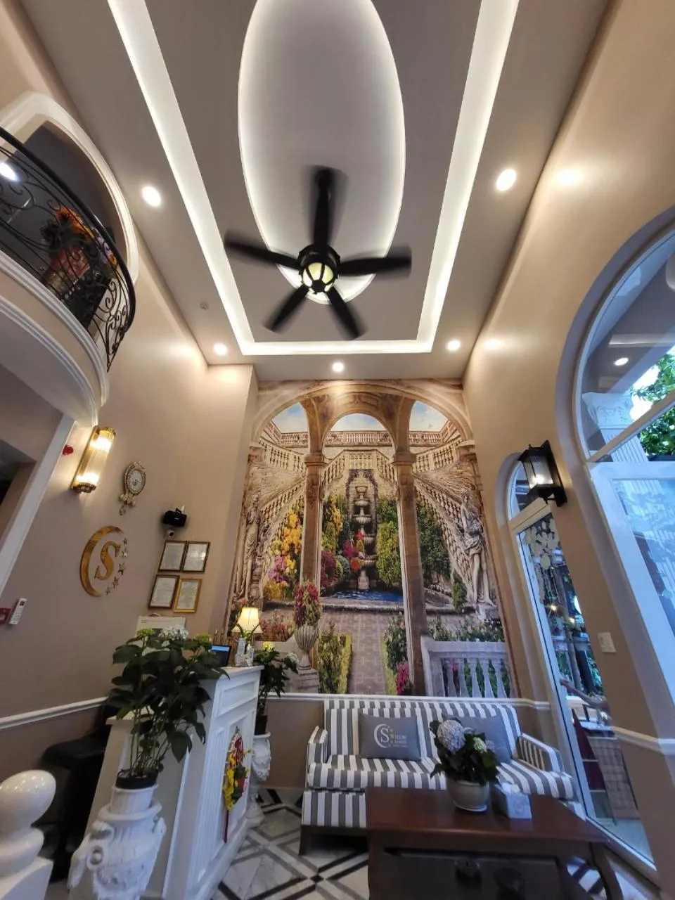 Saigon By Night Luxury Hotel