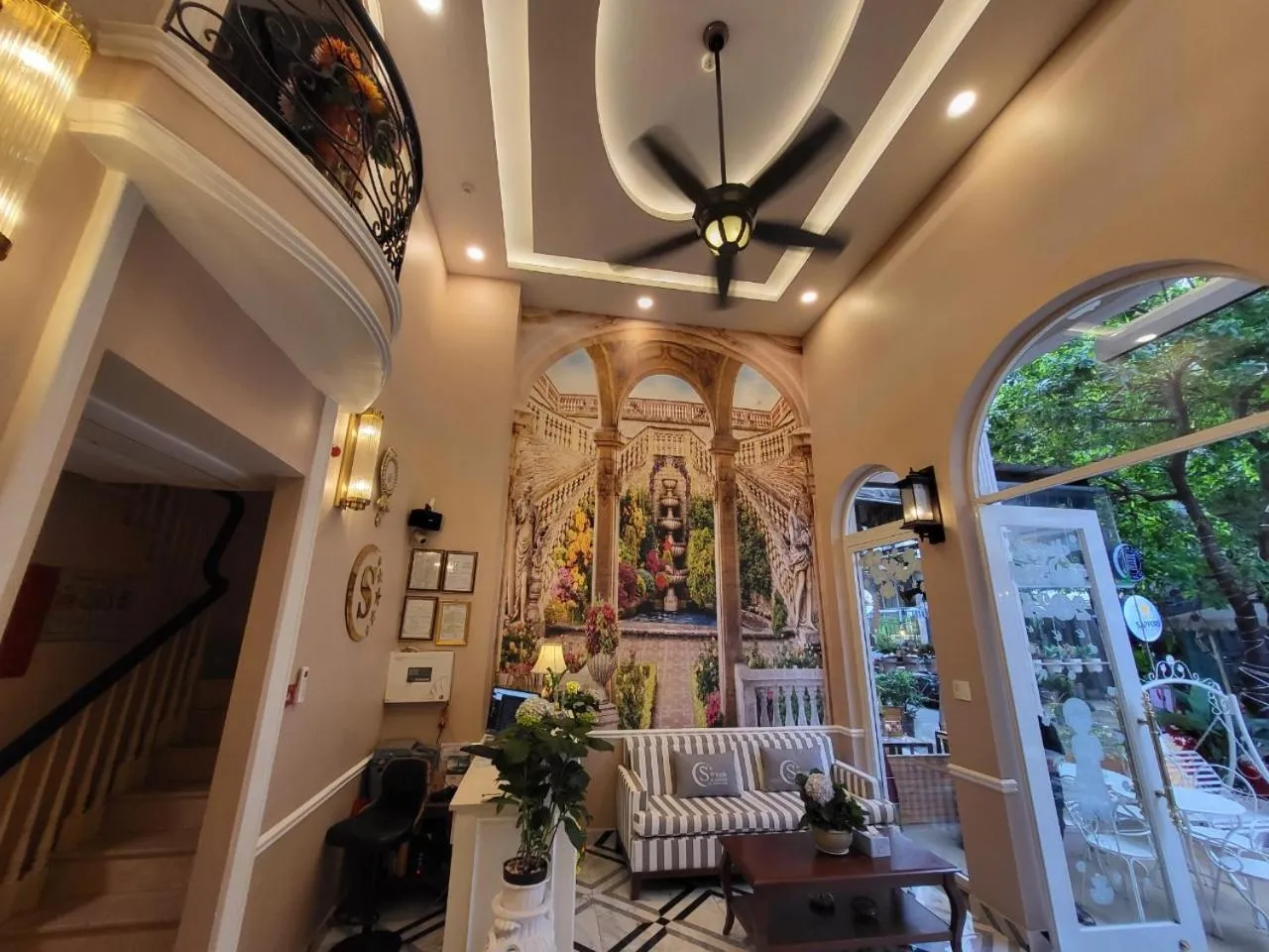 Saigon By Night Luxury Hotel