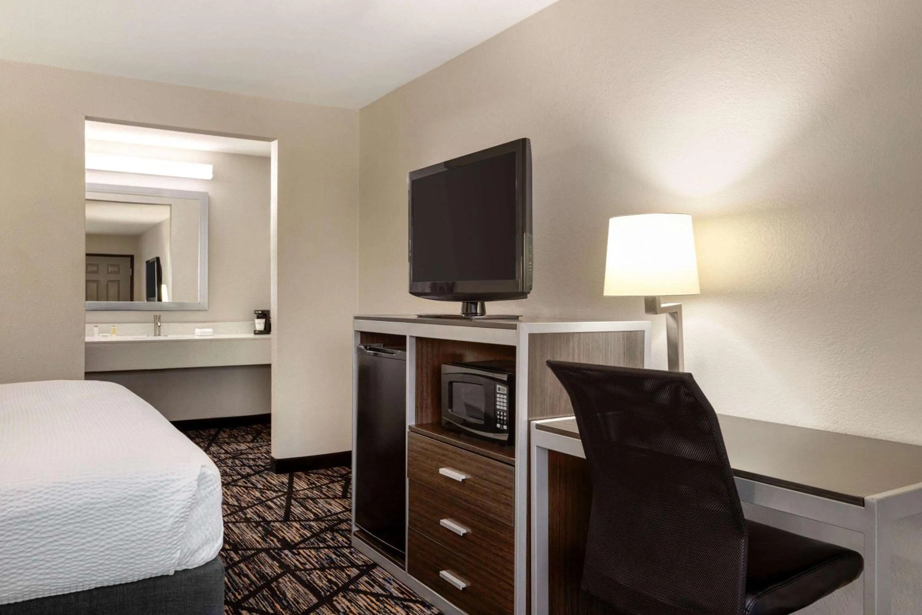 Photo of the whole room, Bed in Days Inn by Wyndham San Antonio Near Fiesta Park