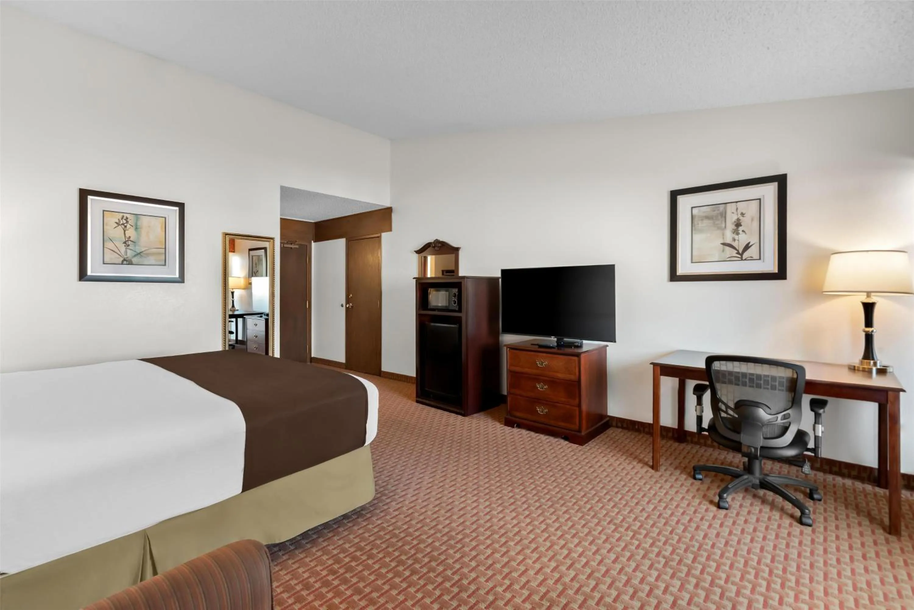 Bedroom, Bed in Best Western Chieftain Inn