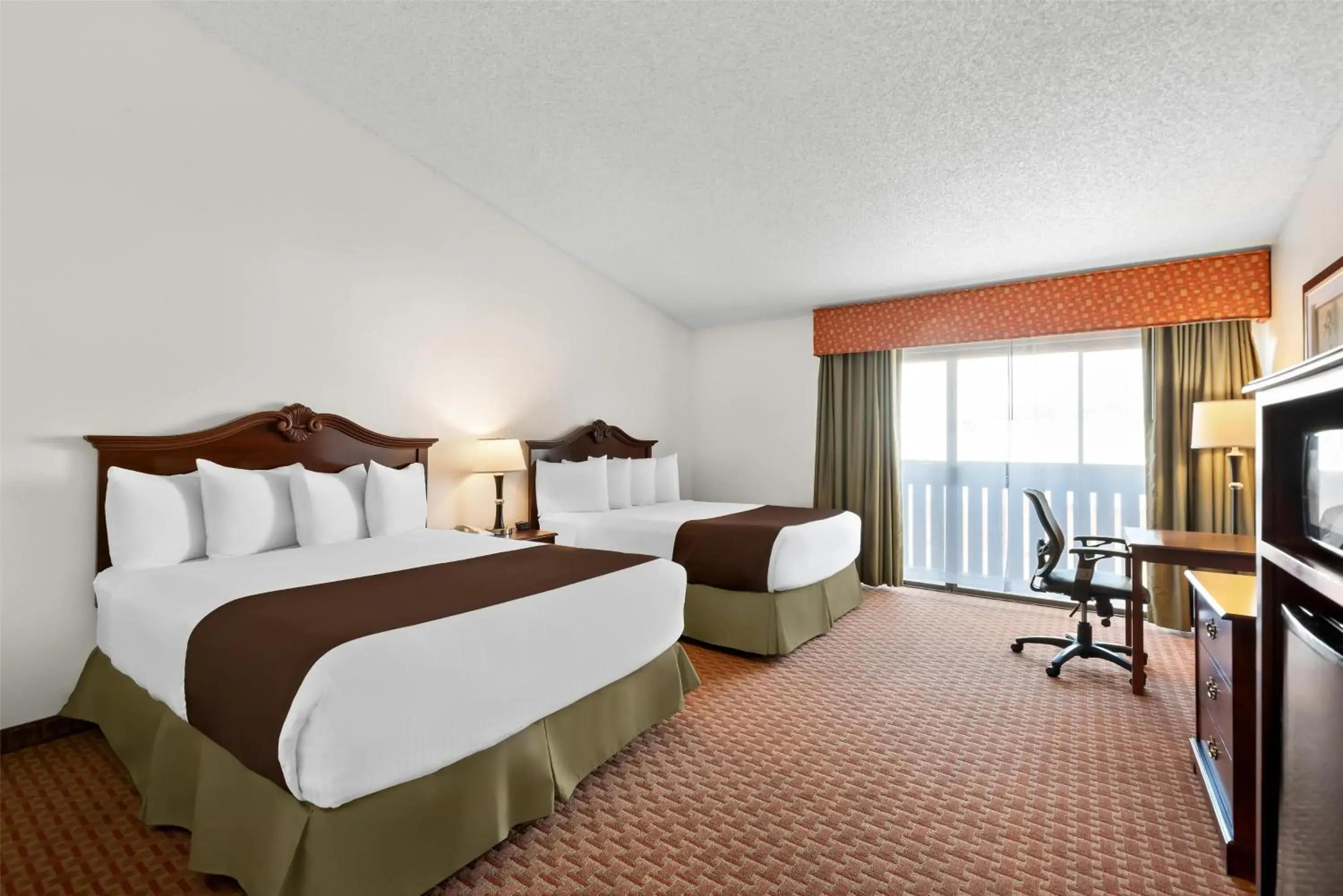 Bedroom, Bed in Best Western Chieftain Inn Bedroom, Bed in Best Western Chieftain Inn