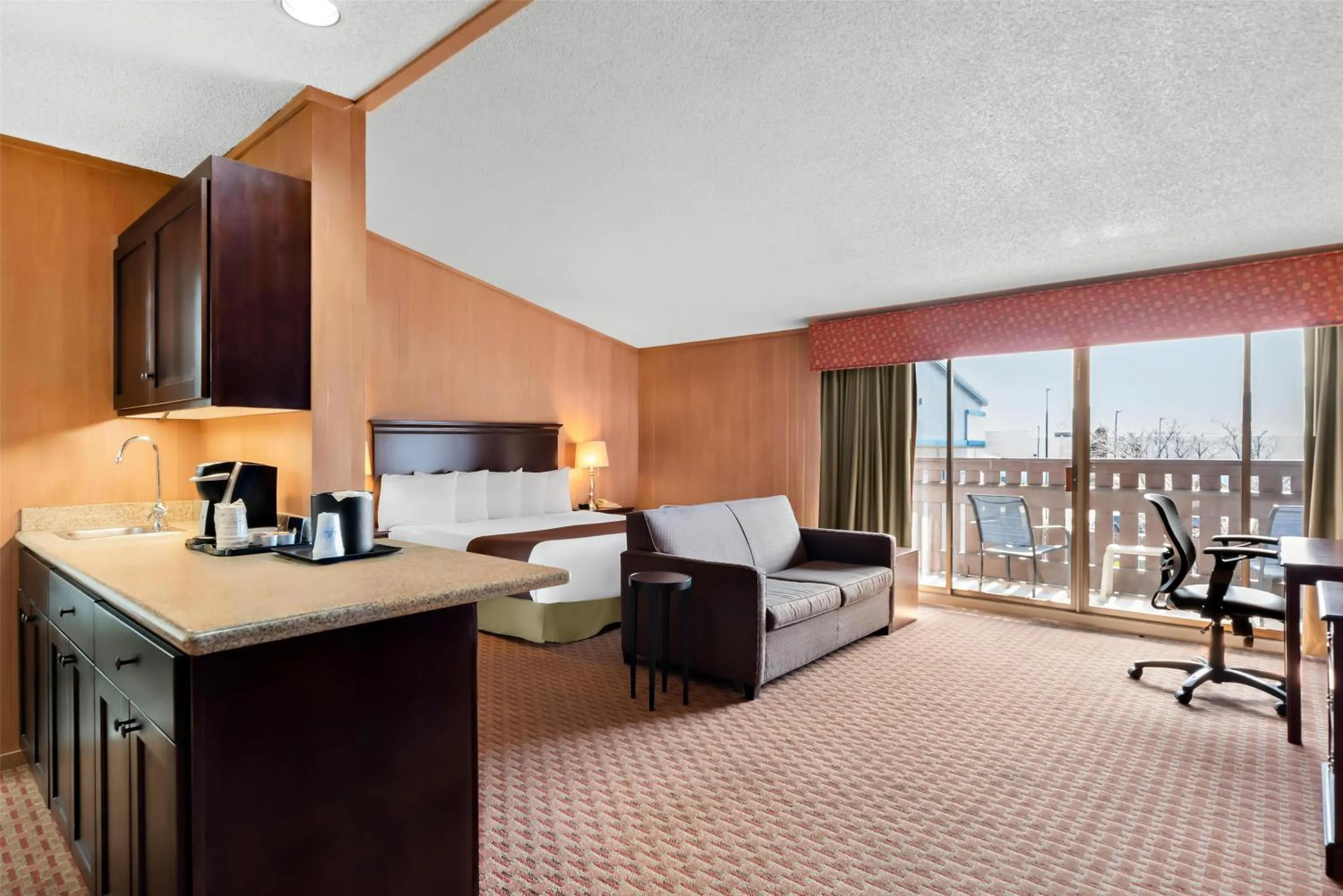 Bedroom, Bed in Best Western Chieftain Inn