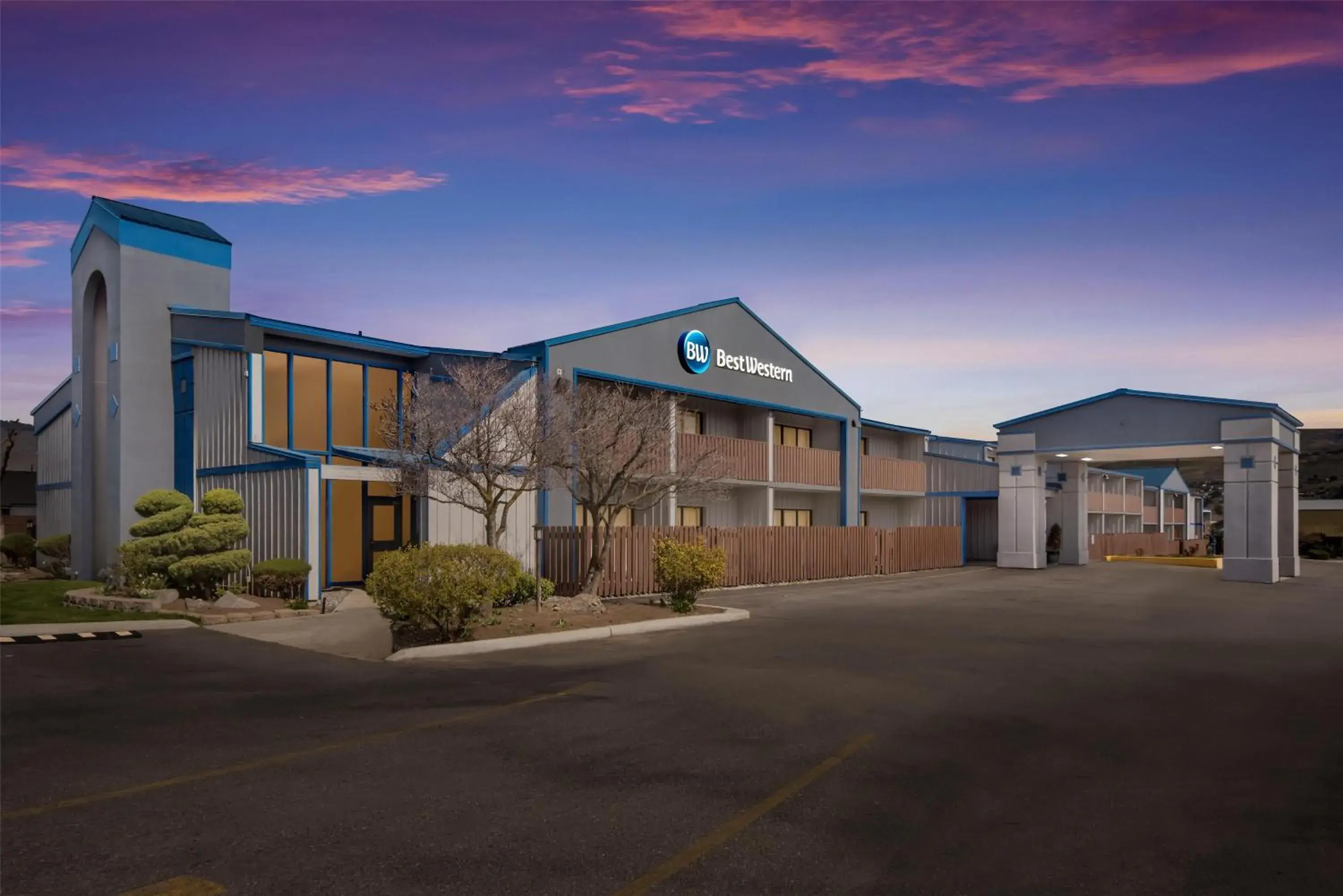 Property building in Best Western Chieftain Inn Property building in Best Western Chieftain Inn