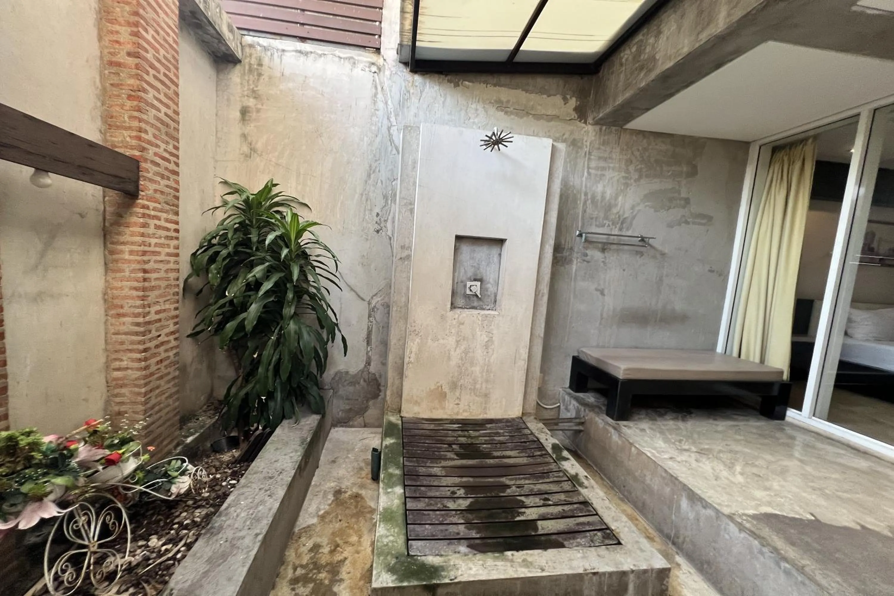 Patio in Eurna Resort Hotel