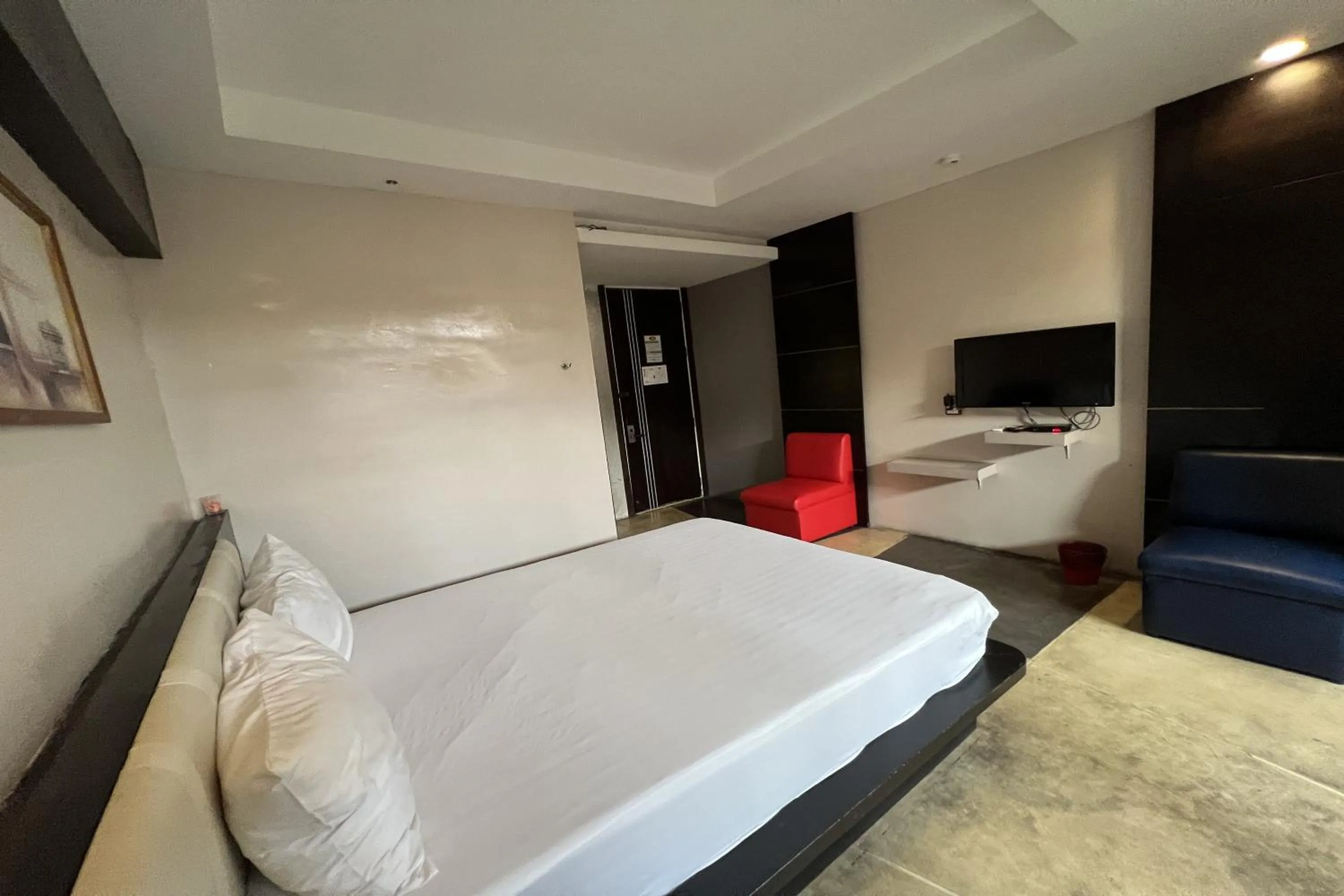 Bedroom, Bed in Eurna Resort Hotel