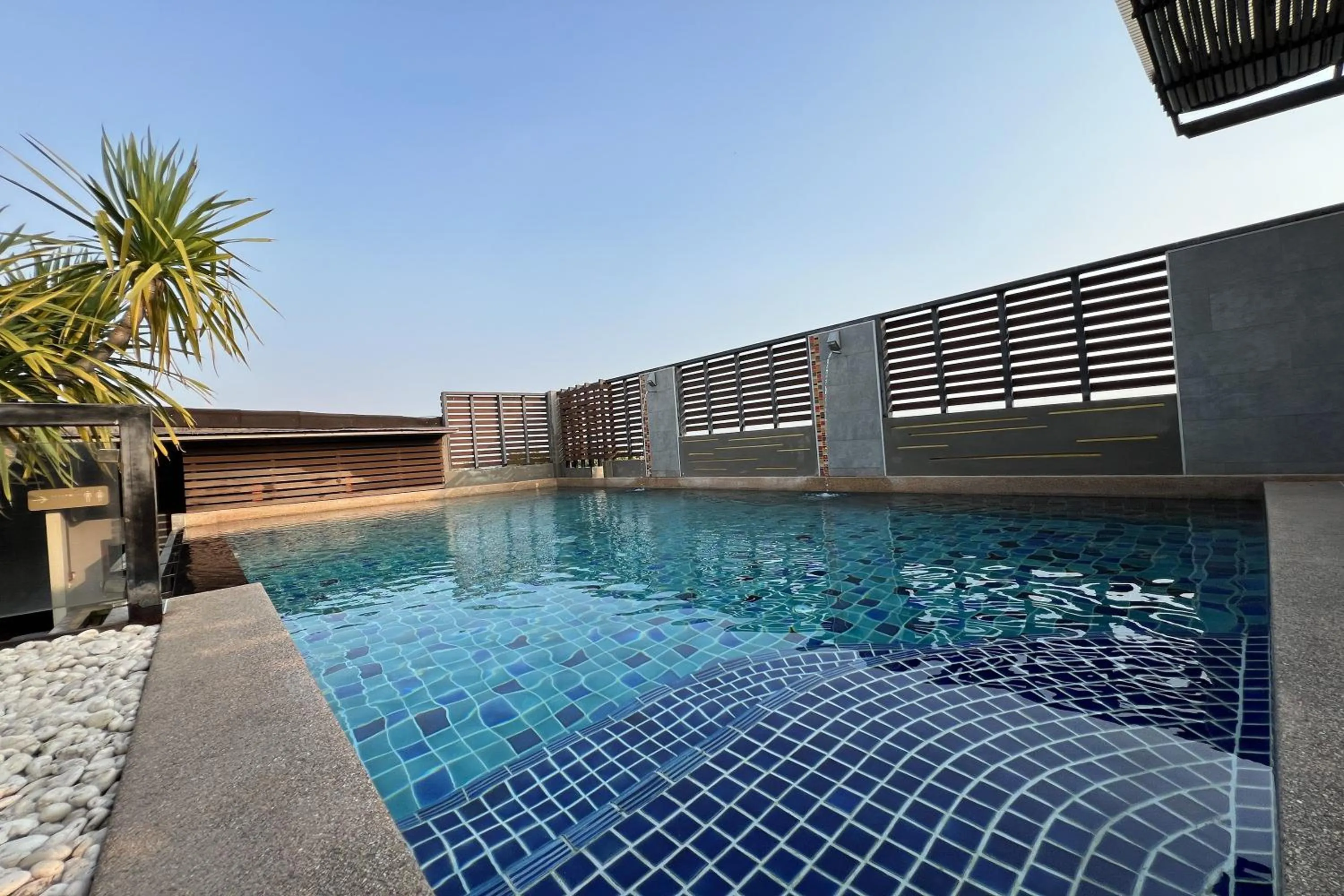 Swimming pool in Eurna Resort Hotel