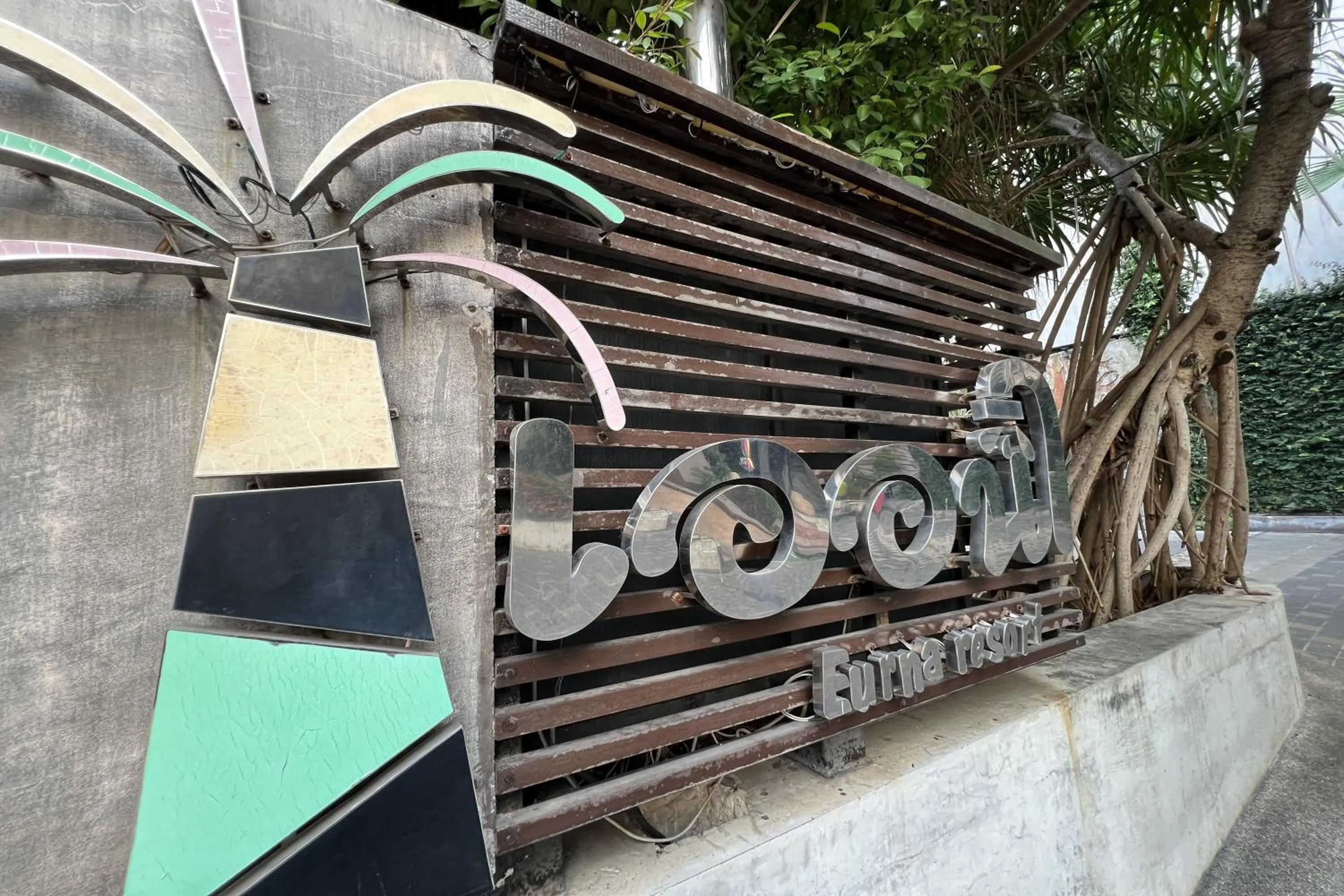 Logo/Certificate/Sign in Eurna Resort Hotel