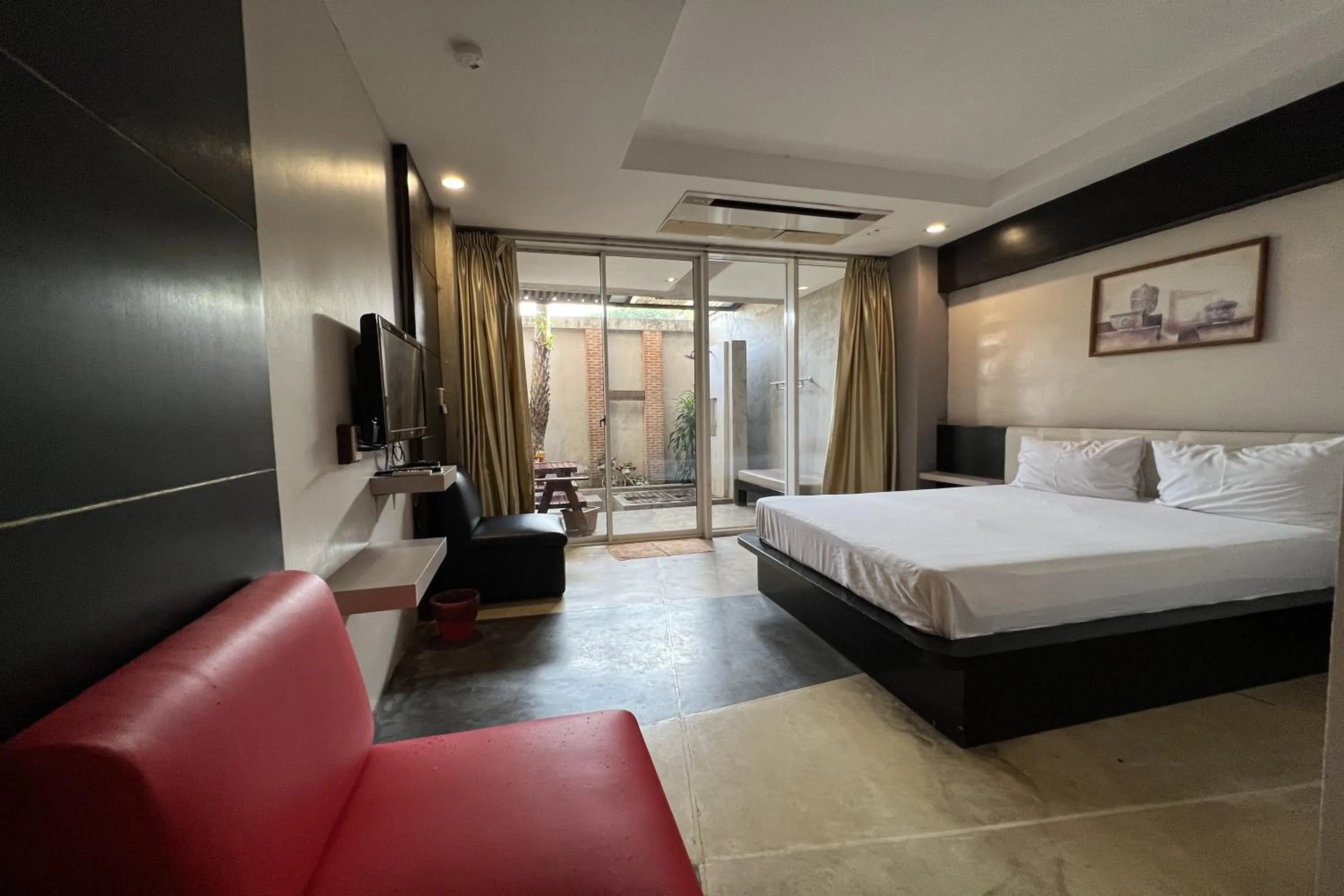 Bedroom, Bed in Eurna Resort Hotel