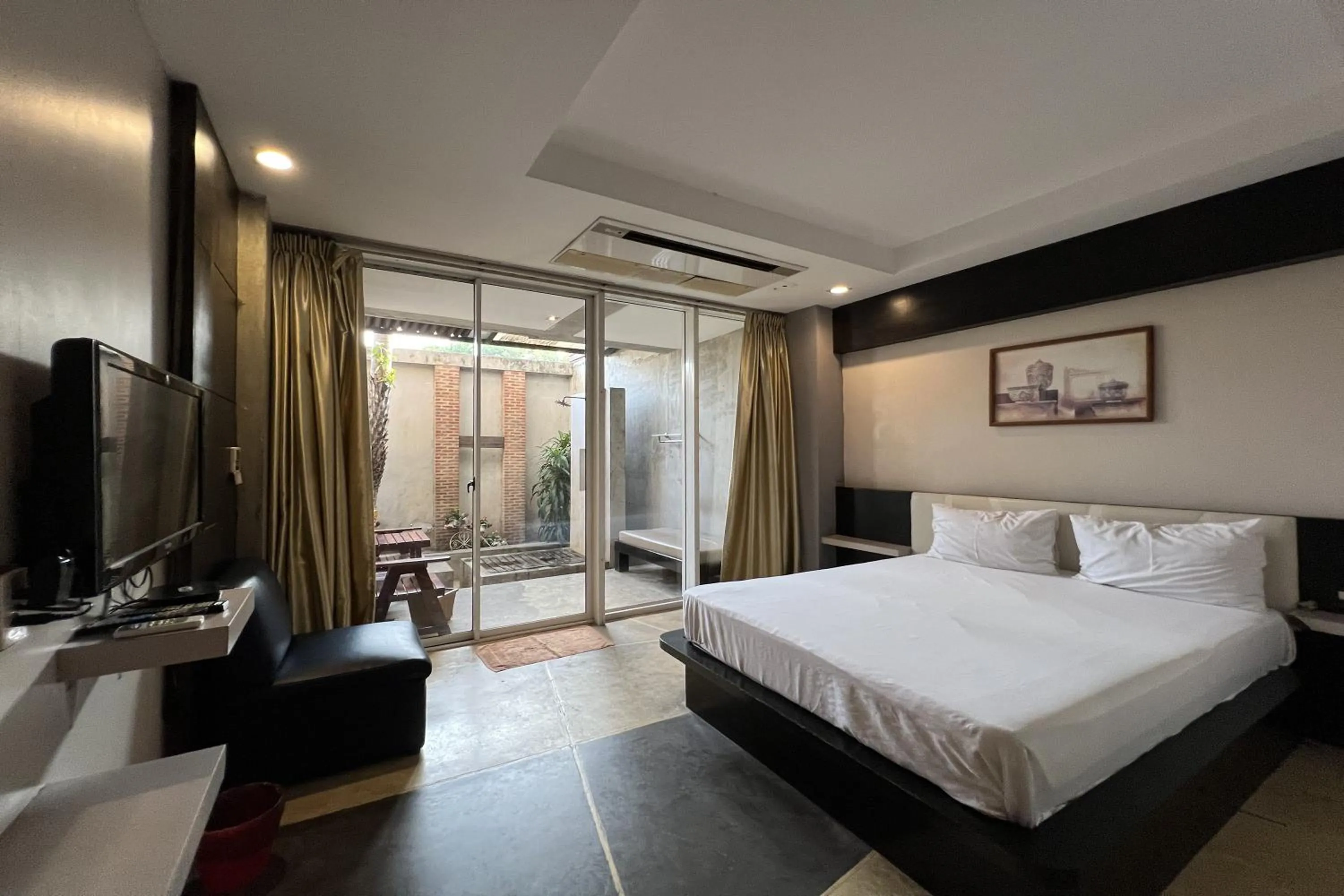 Bed in Eurna Resort Hotel