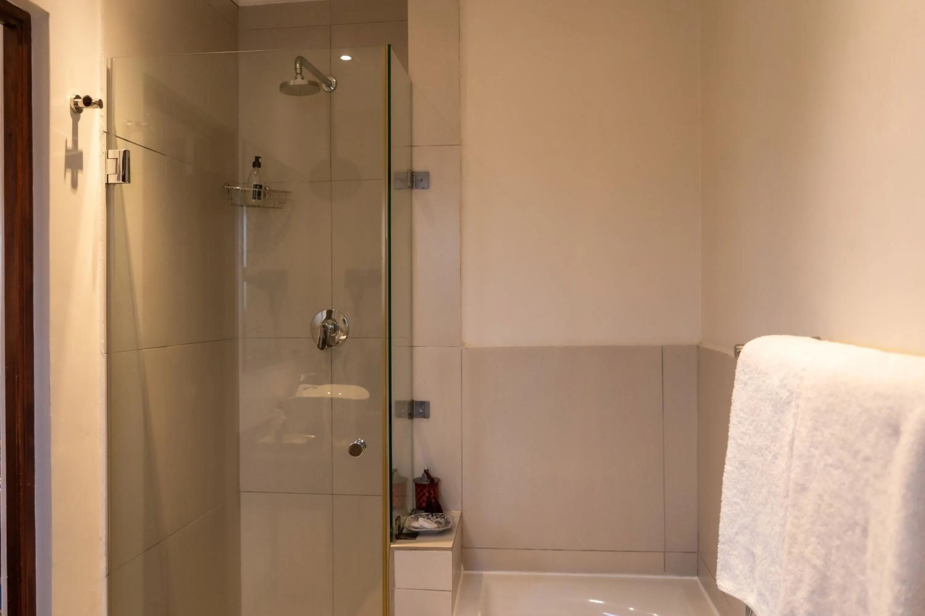 Shower in Supertubes Guesthouse