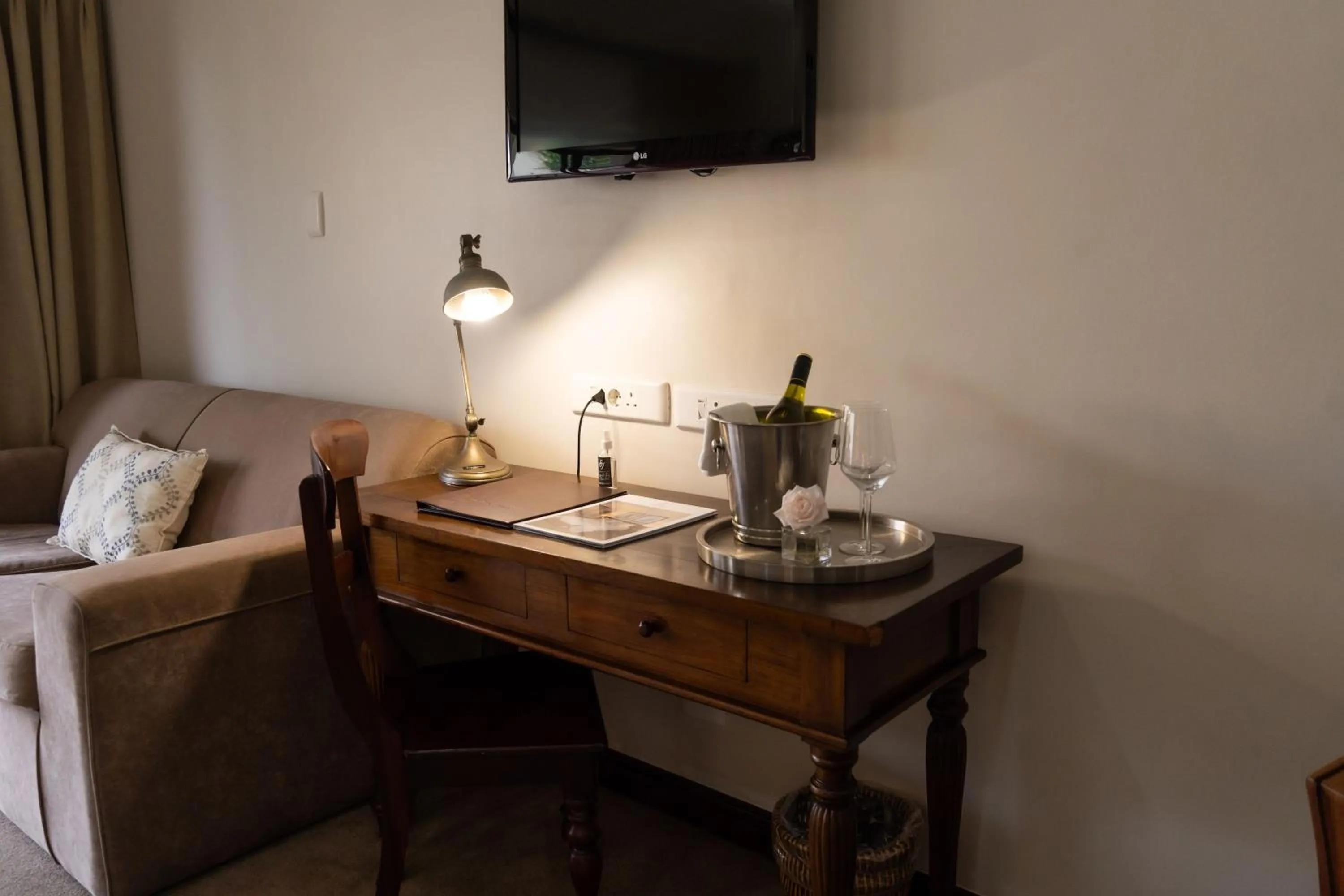 TV and multimedia in Supertubes Guesthouse