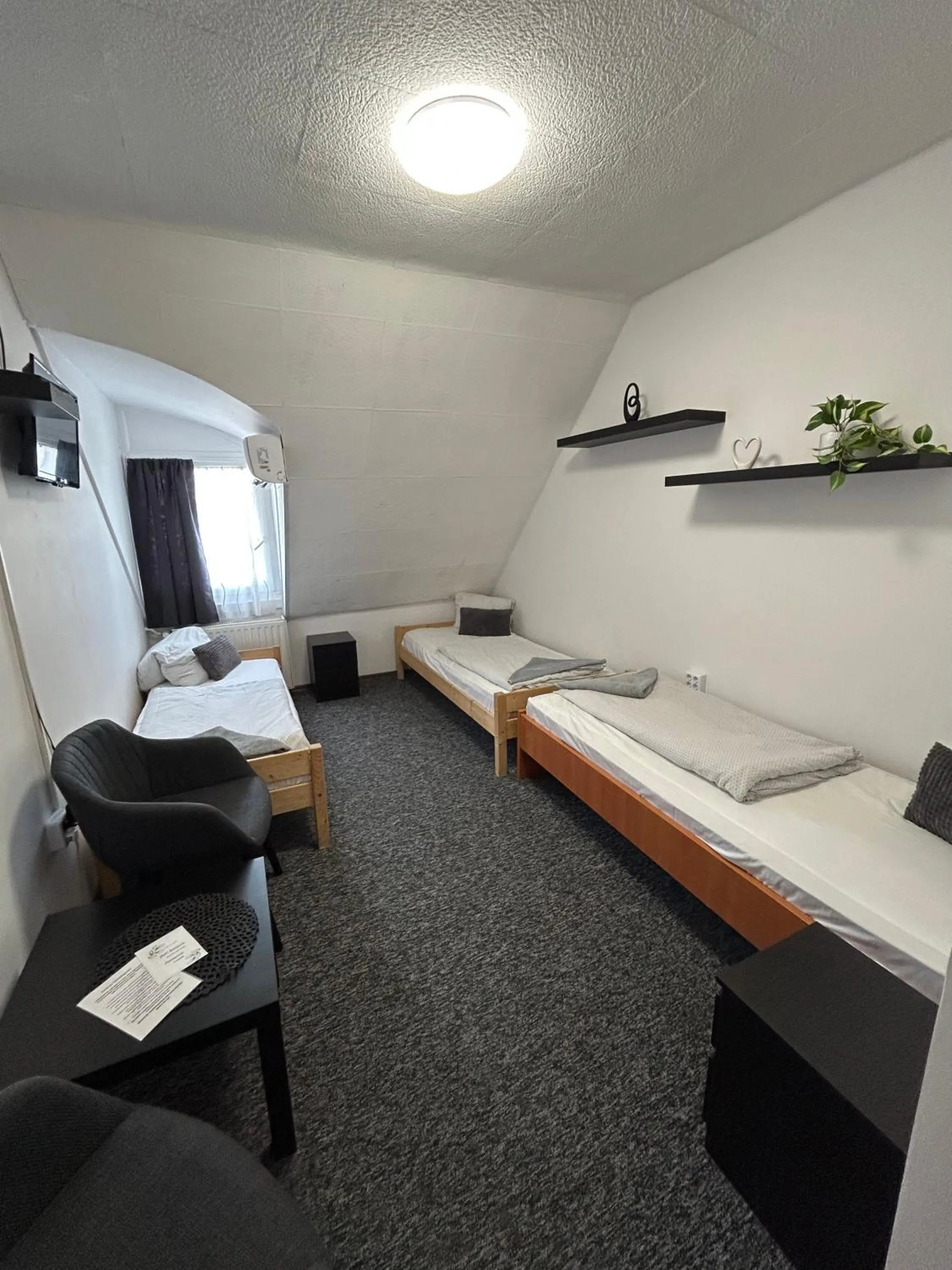 Photo of the whole room, Bed in Romantik Étterem - Panzió