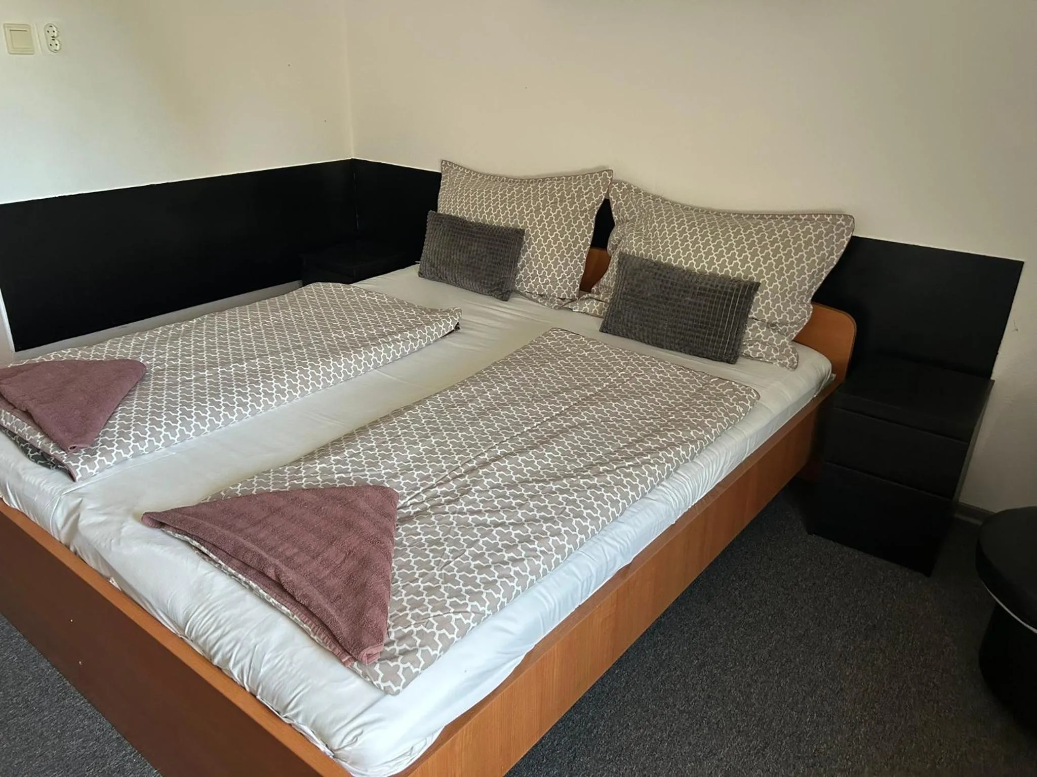 Bed in Romantik Étterem - Panzió