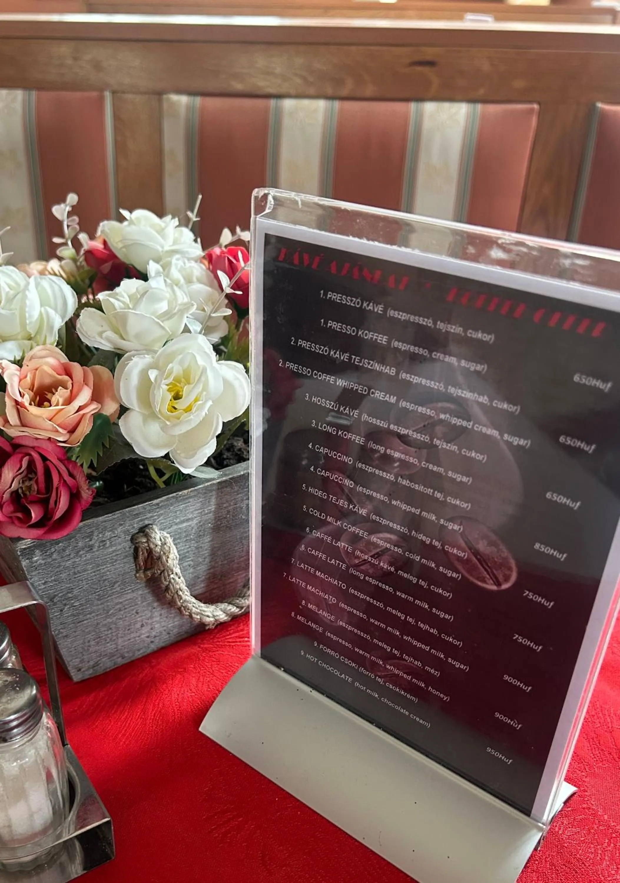 Food and drinks in Romantik Étterem - Panzió