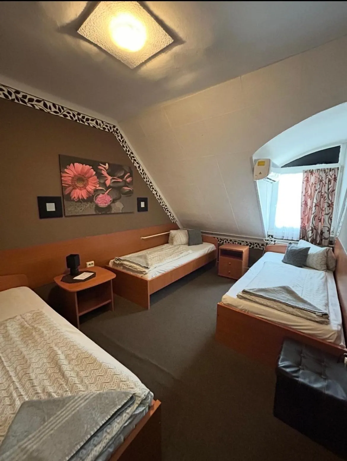 Bed in Romantik Étterem - Panzió