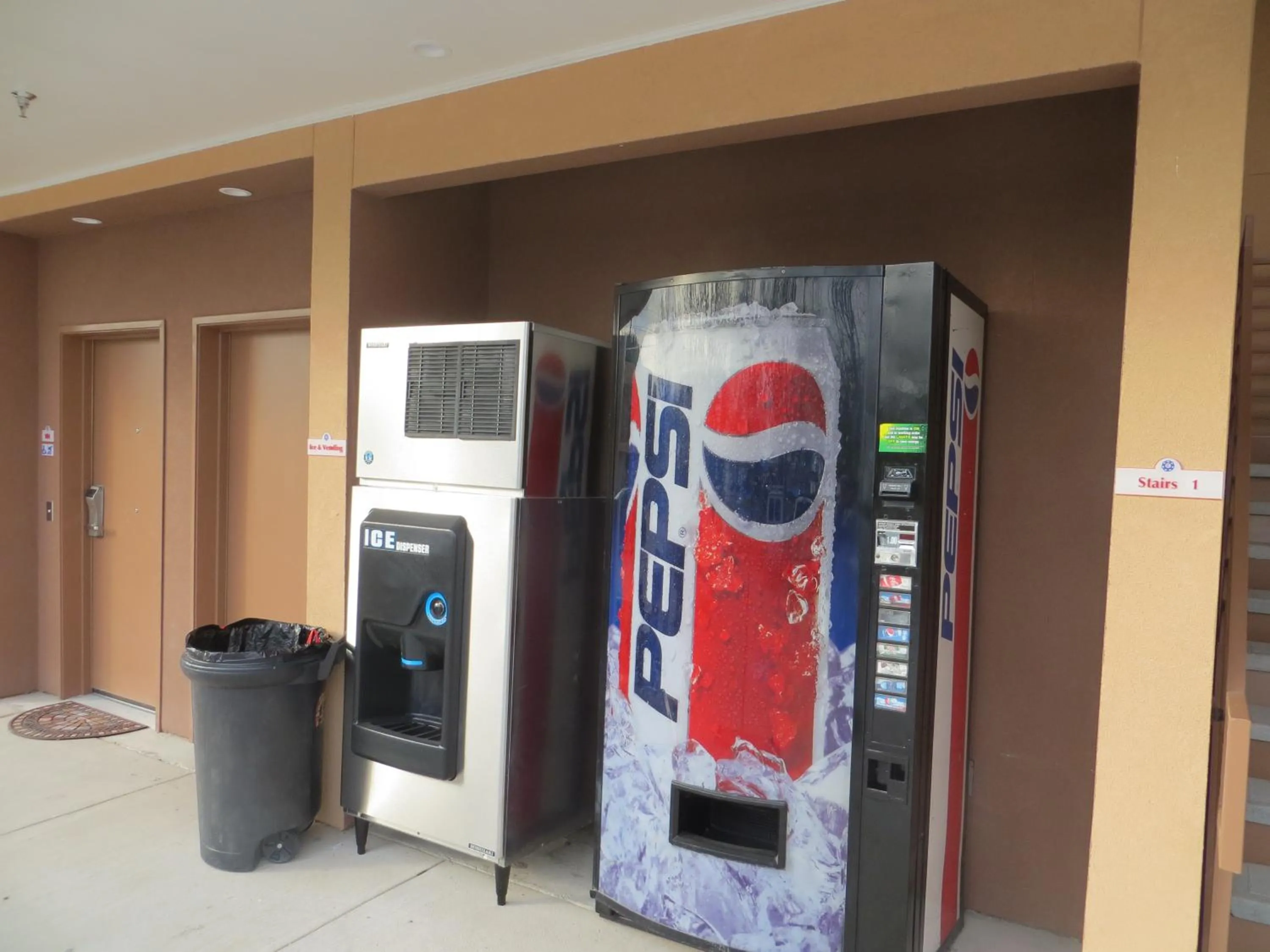 Food and drinks in Crystal Inn - Sugarland