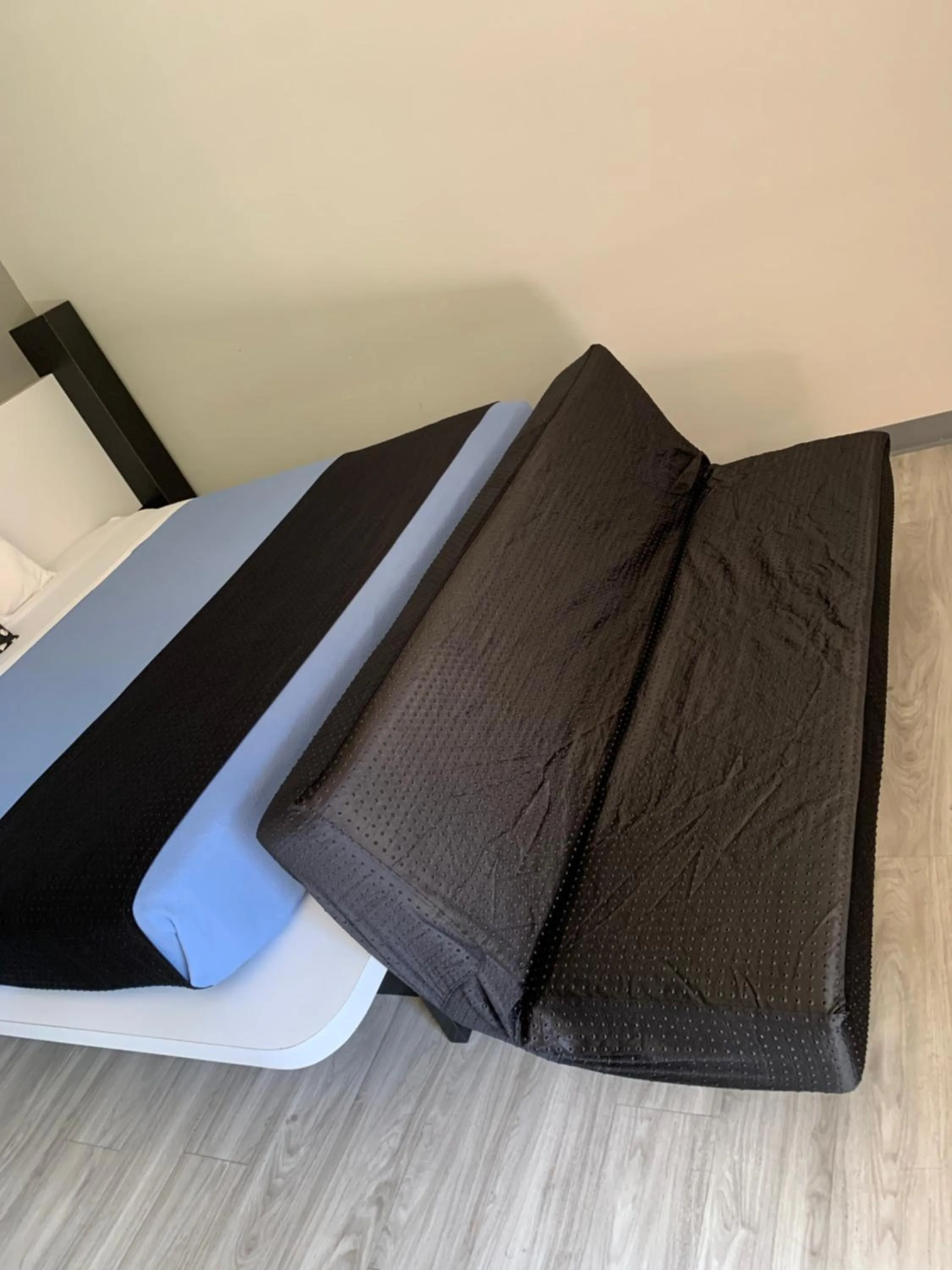 Bed in Crystal Inn - Sugarland