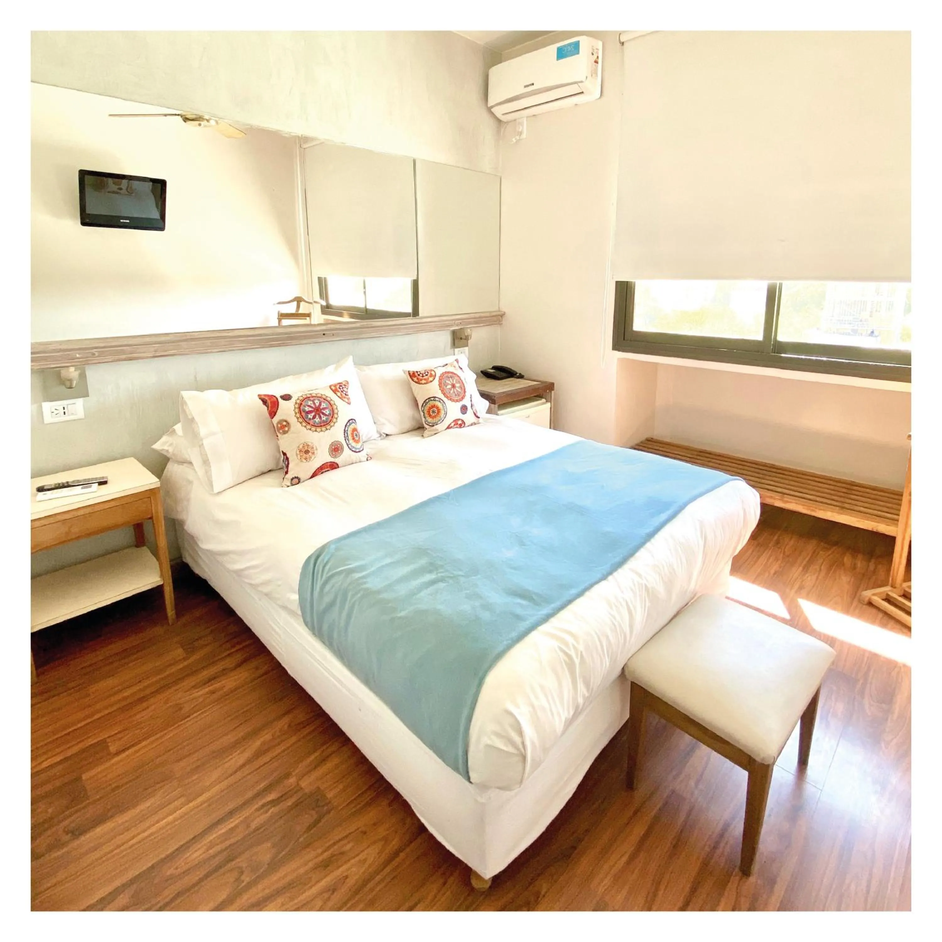 Property building, Bed in Hotel Internacional