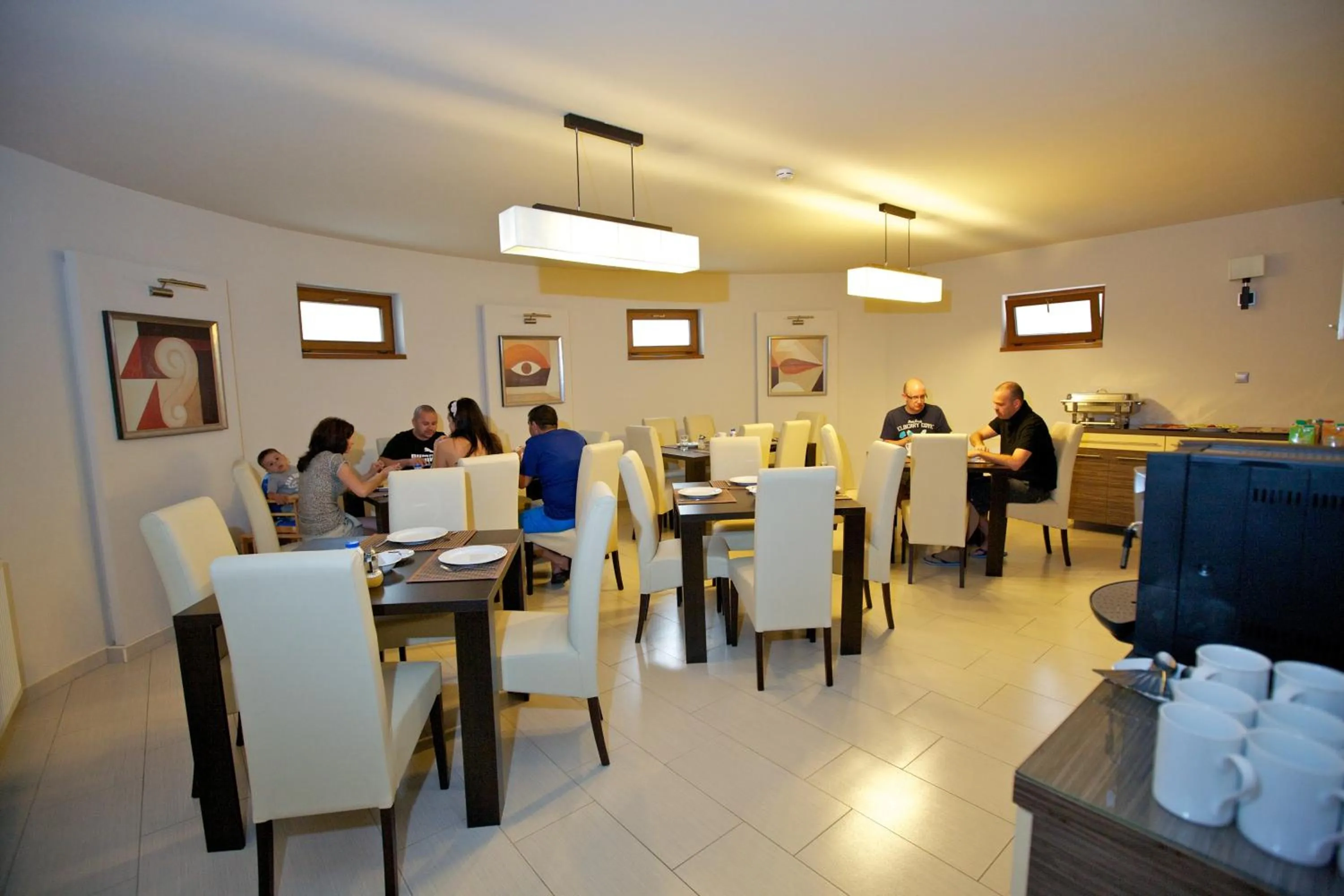 Restaurant/places to eat in Airport Wellness Panzio