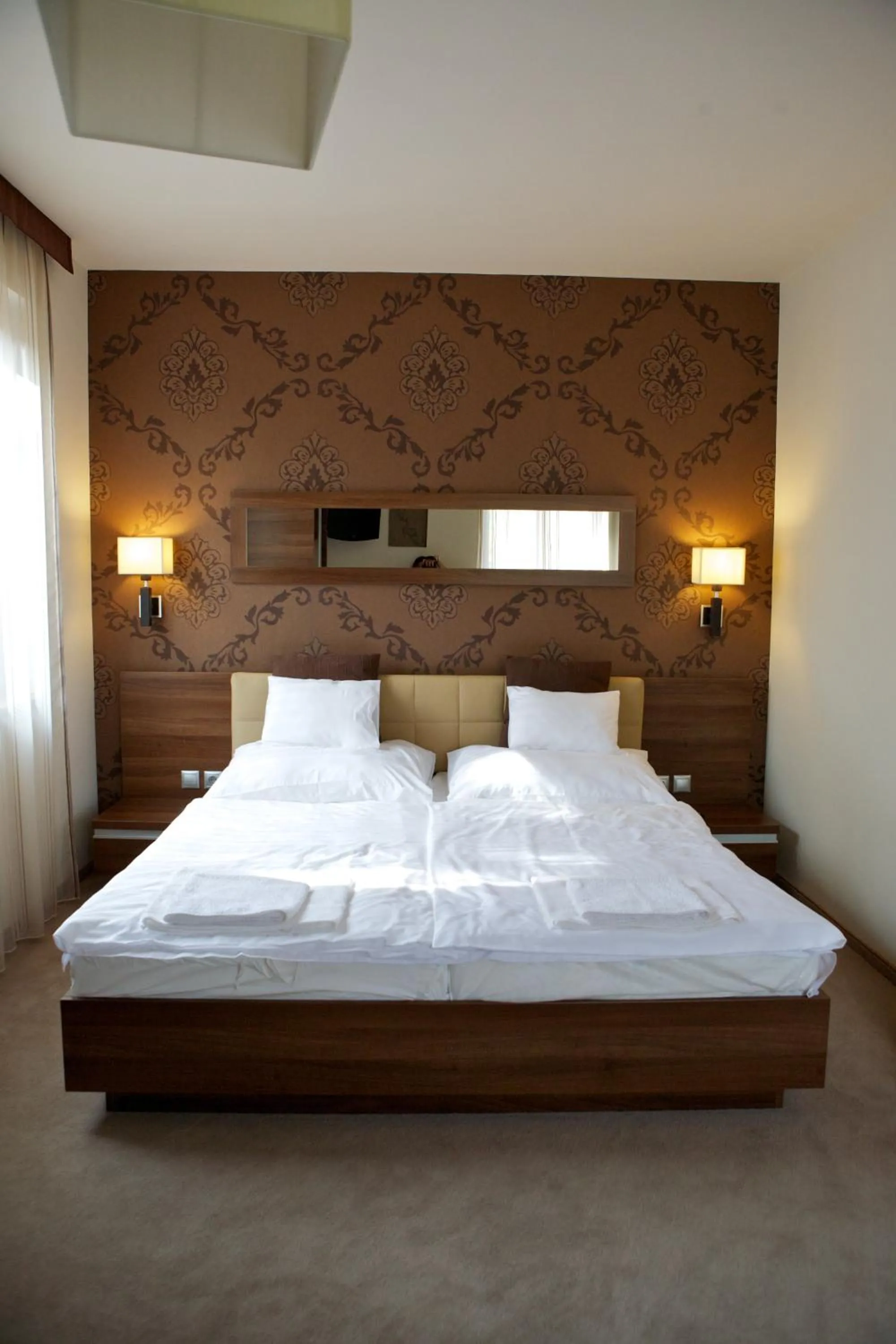 Night, Bed in Airport Wellness Panzio