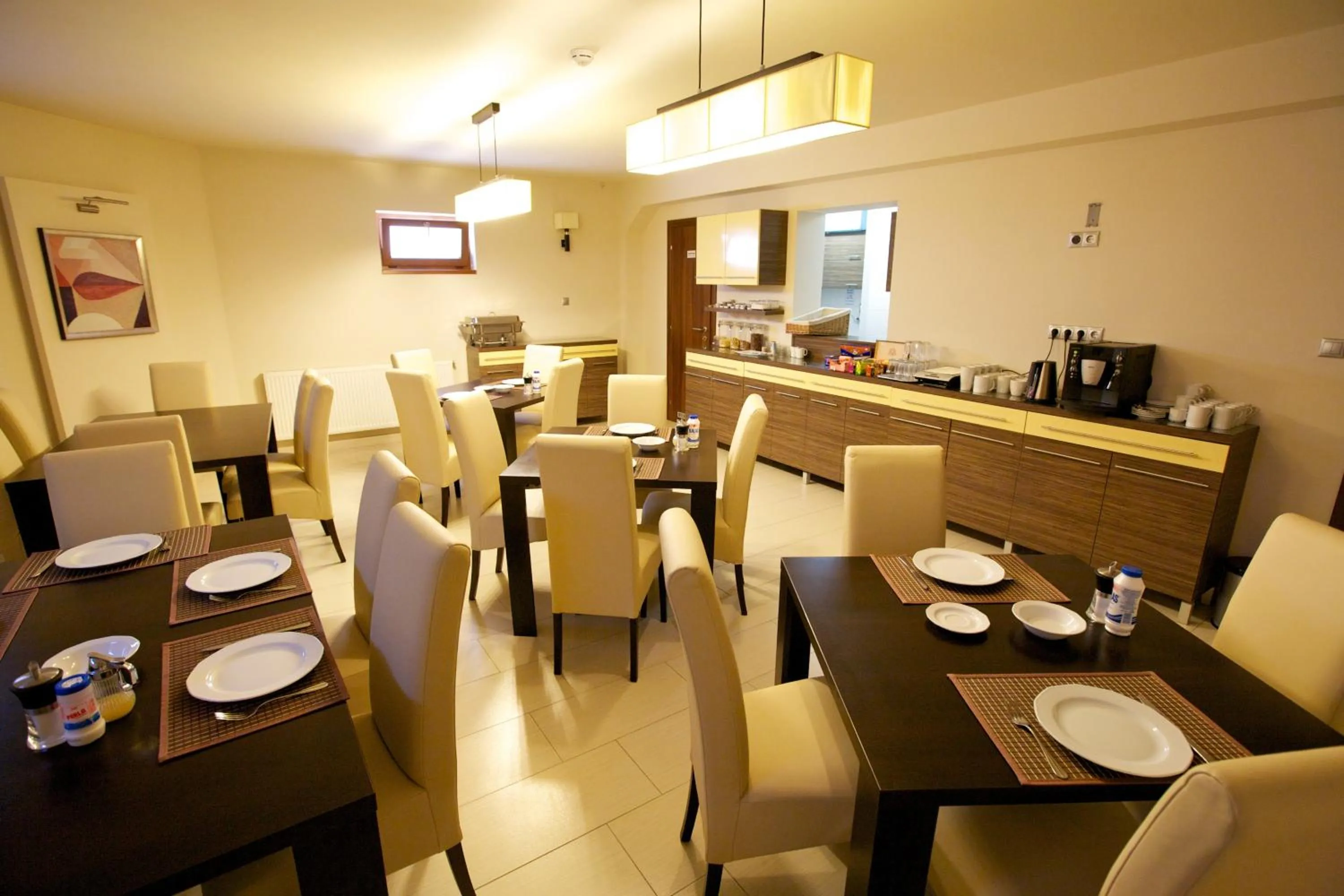 Restaurant/places to eat in Airport Wellness Panzio