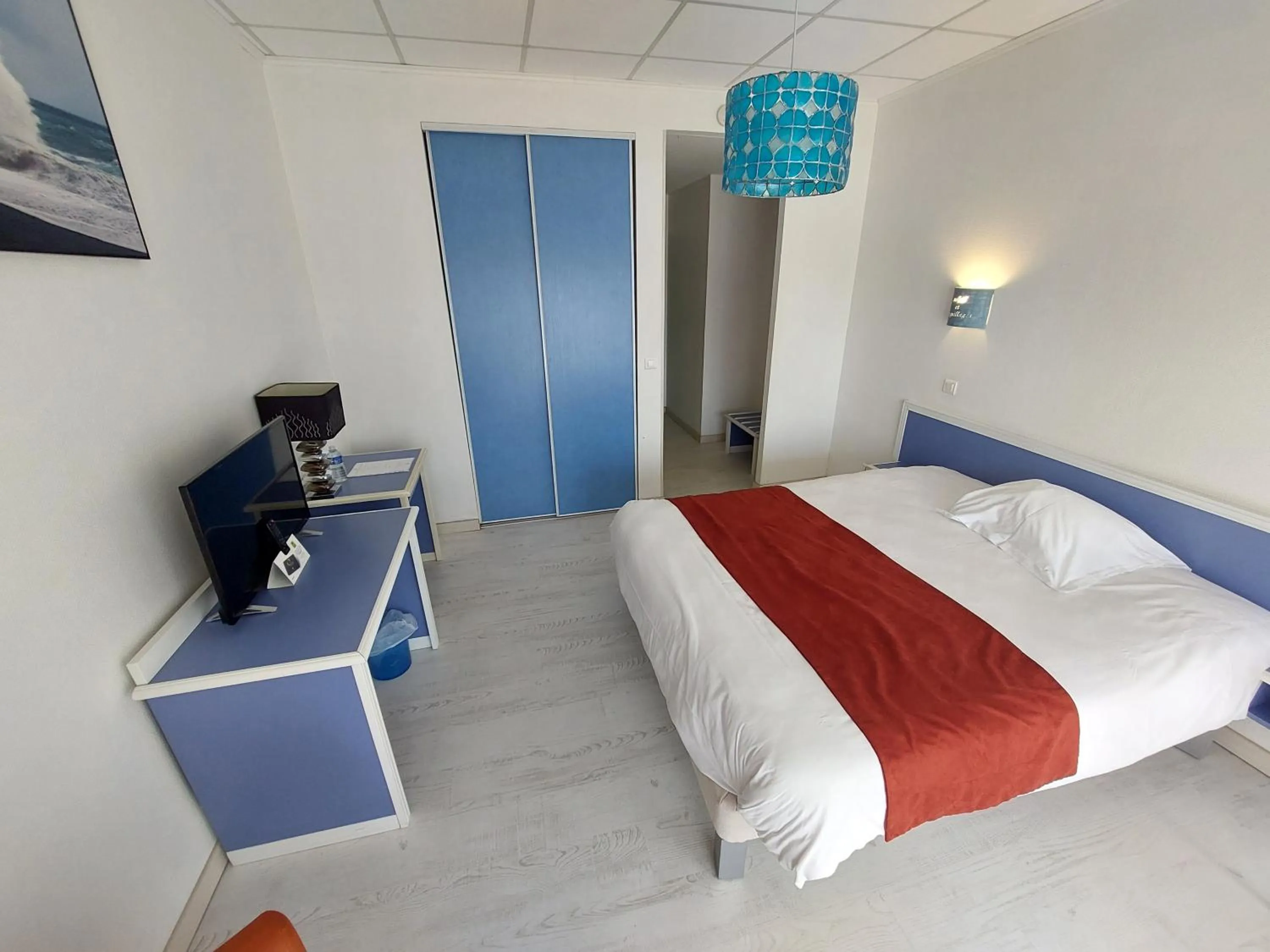 Photo of the whole room, Bed in Logis Hotels - Hôtel et Restaurant Le Relais des Garrigues