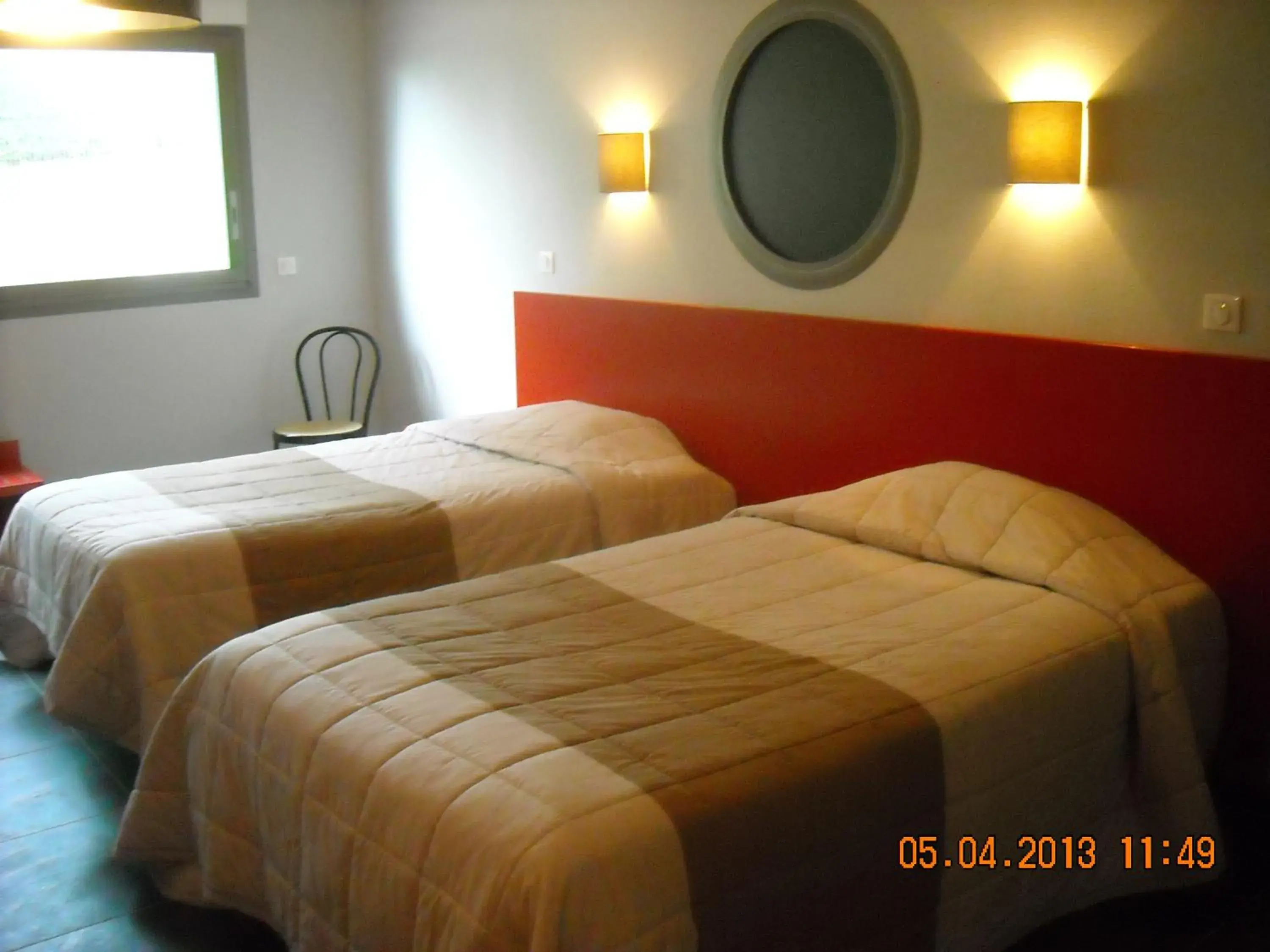 Twin Room in Logis Hotels - Hôtel et Restaurant Le Relais des Garrigues Twin Room in Logis Hotels - Hôtel et Restaurant Le Relais des Garrigues