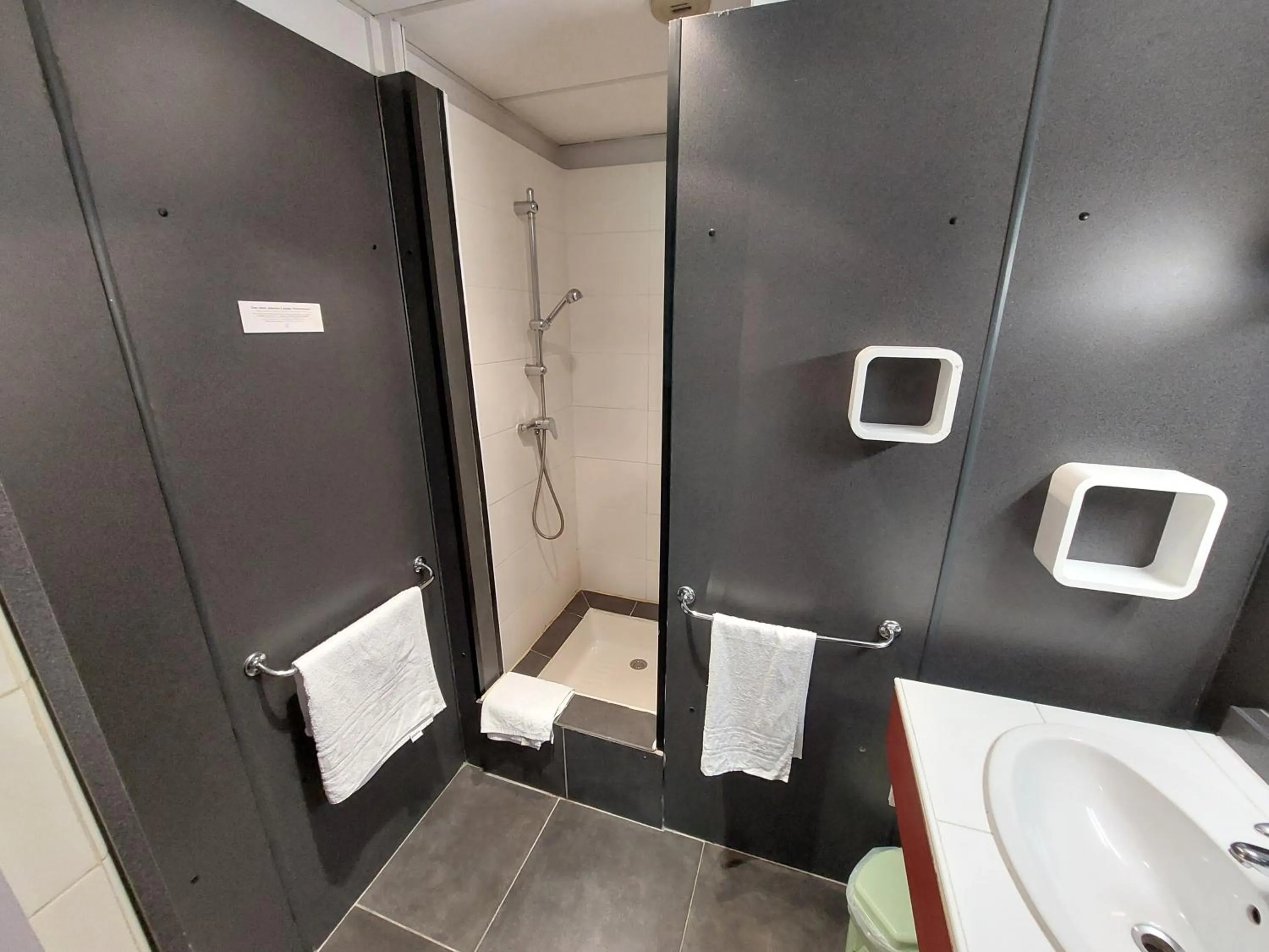 Bathroom in Logis Hotels - Hôtel et Restaurant Le Relais des Garrigues