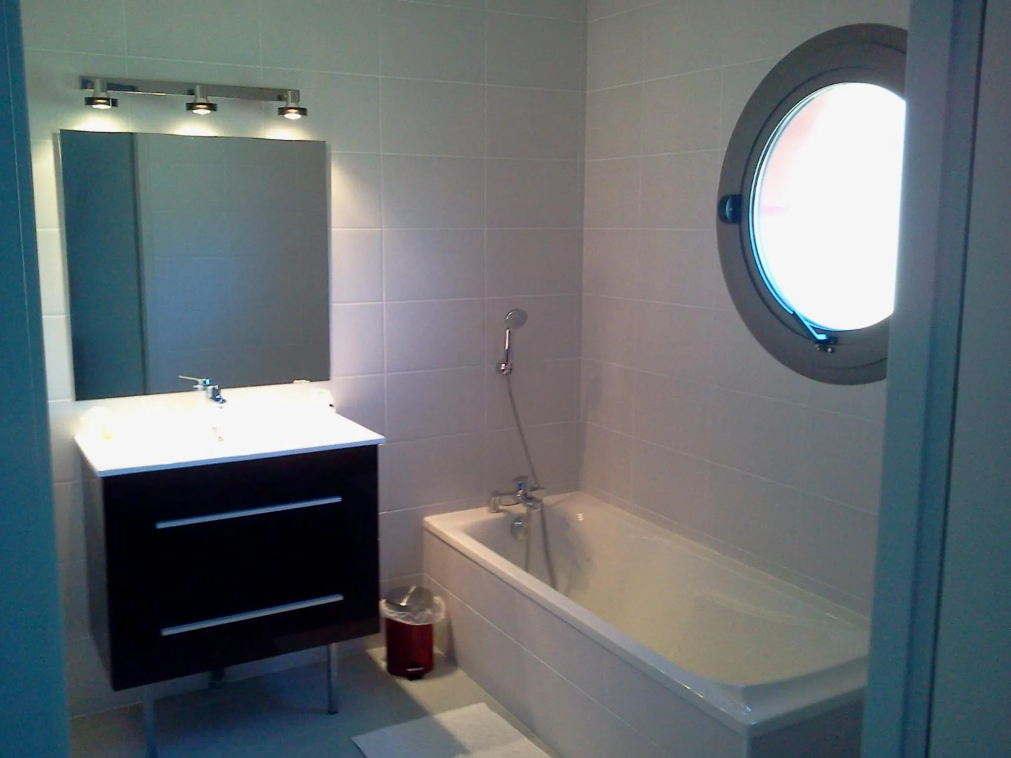 Bath in Logis Hotels - Hôtel et Restaurant Le Relais des Garrigues