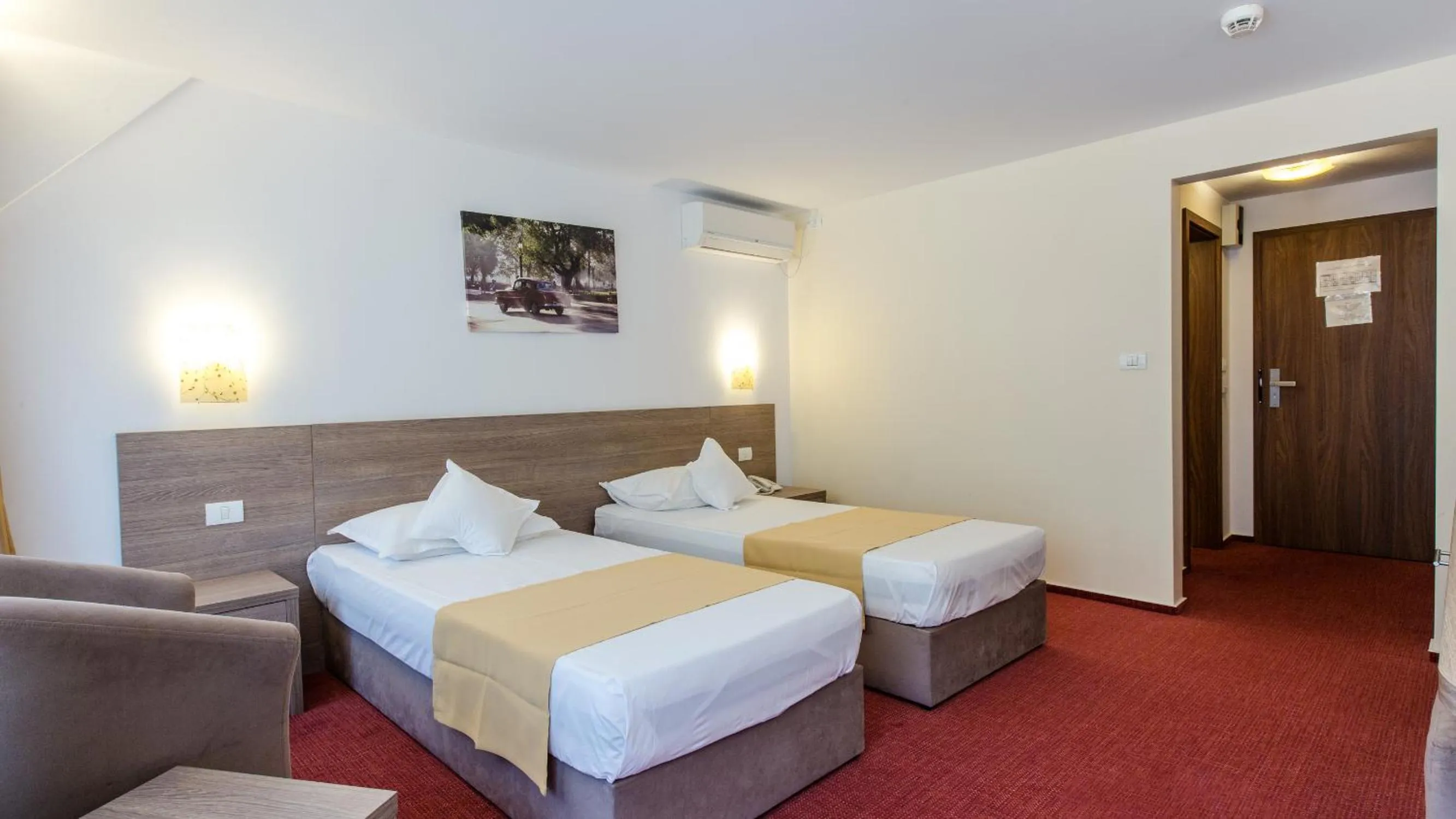 Bed in Hotel Herastrau