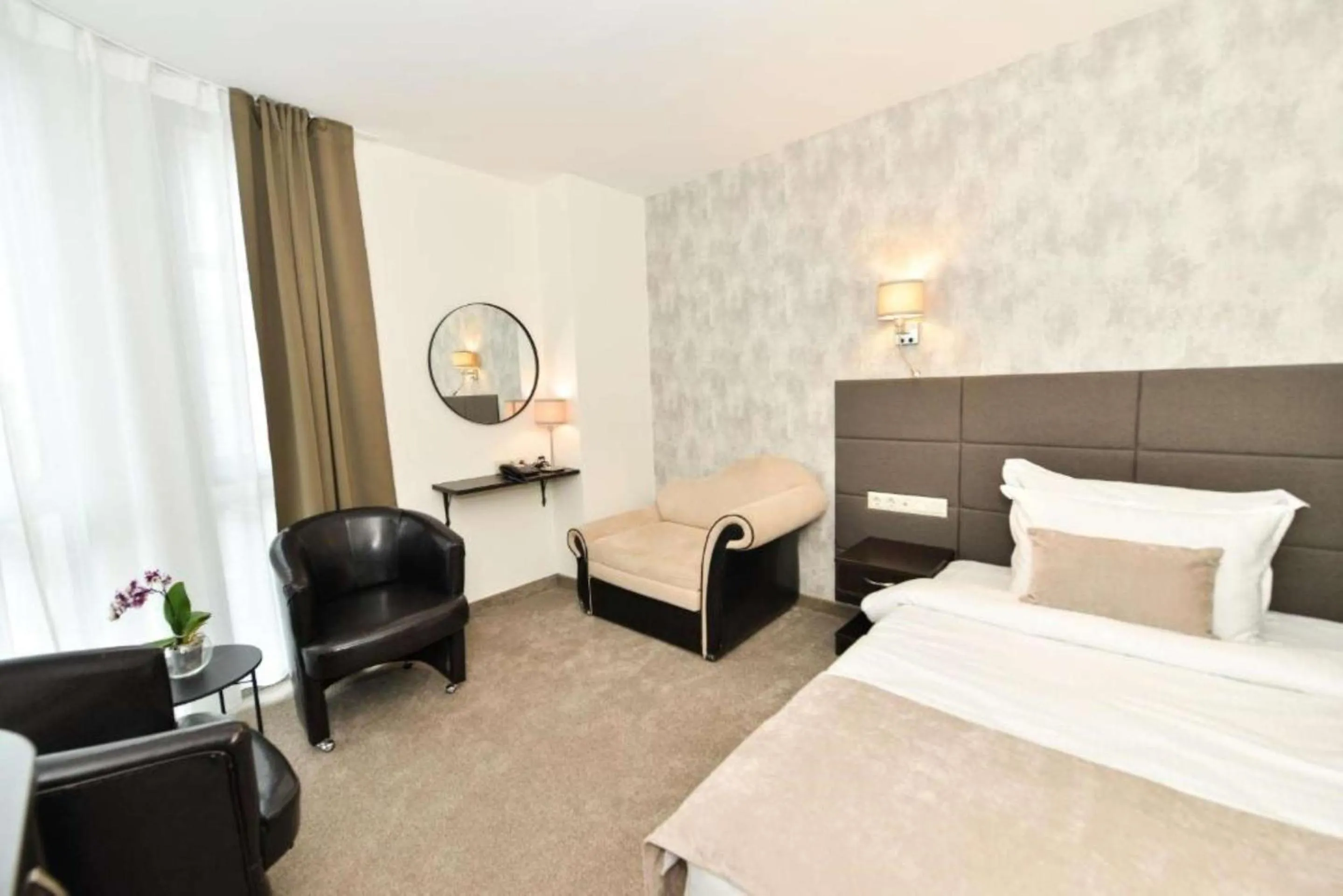 Photo of the whole room, Bed in Art Plaza Hotel