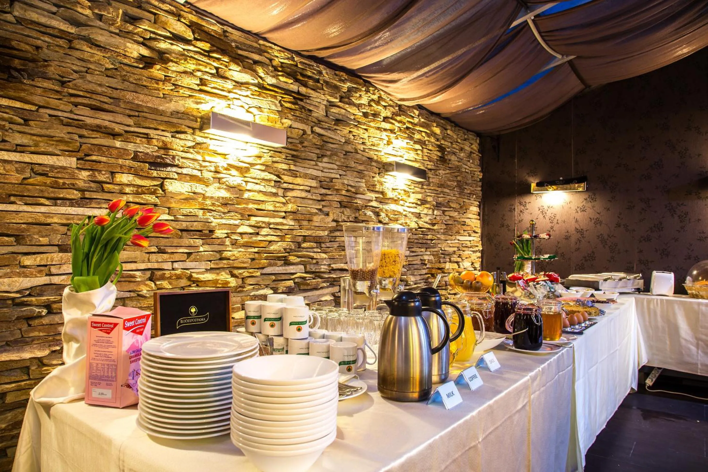 Food in Art Plaza Hotel