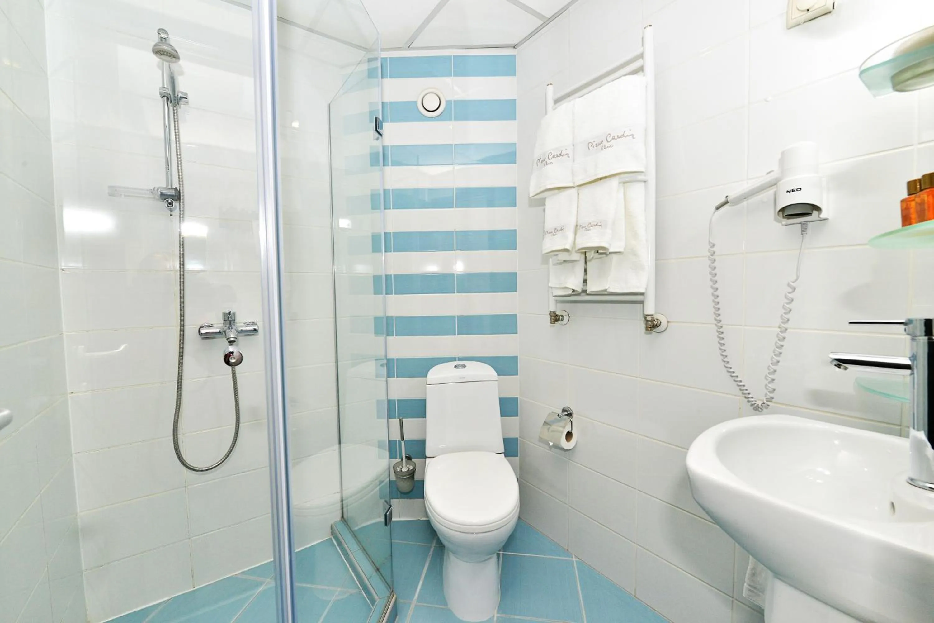 Toilet in Art Plaza Hotel