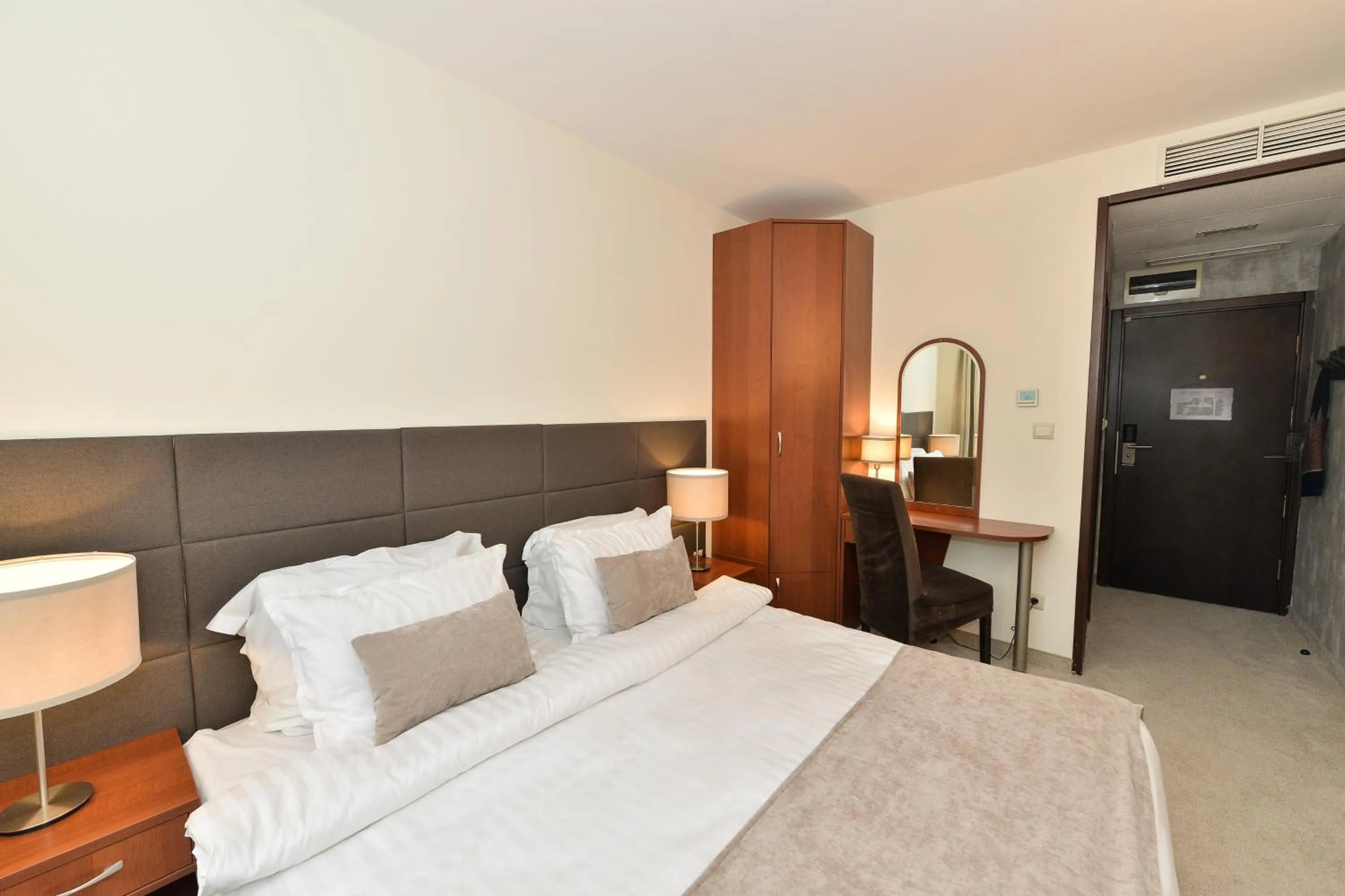 Bed in Art Plaza Hotel