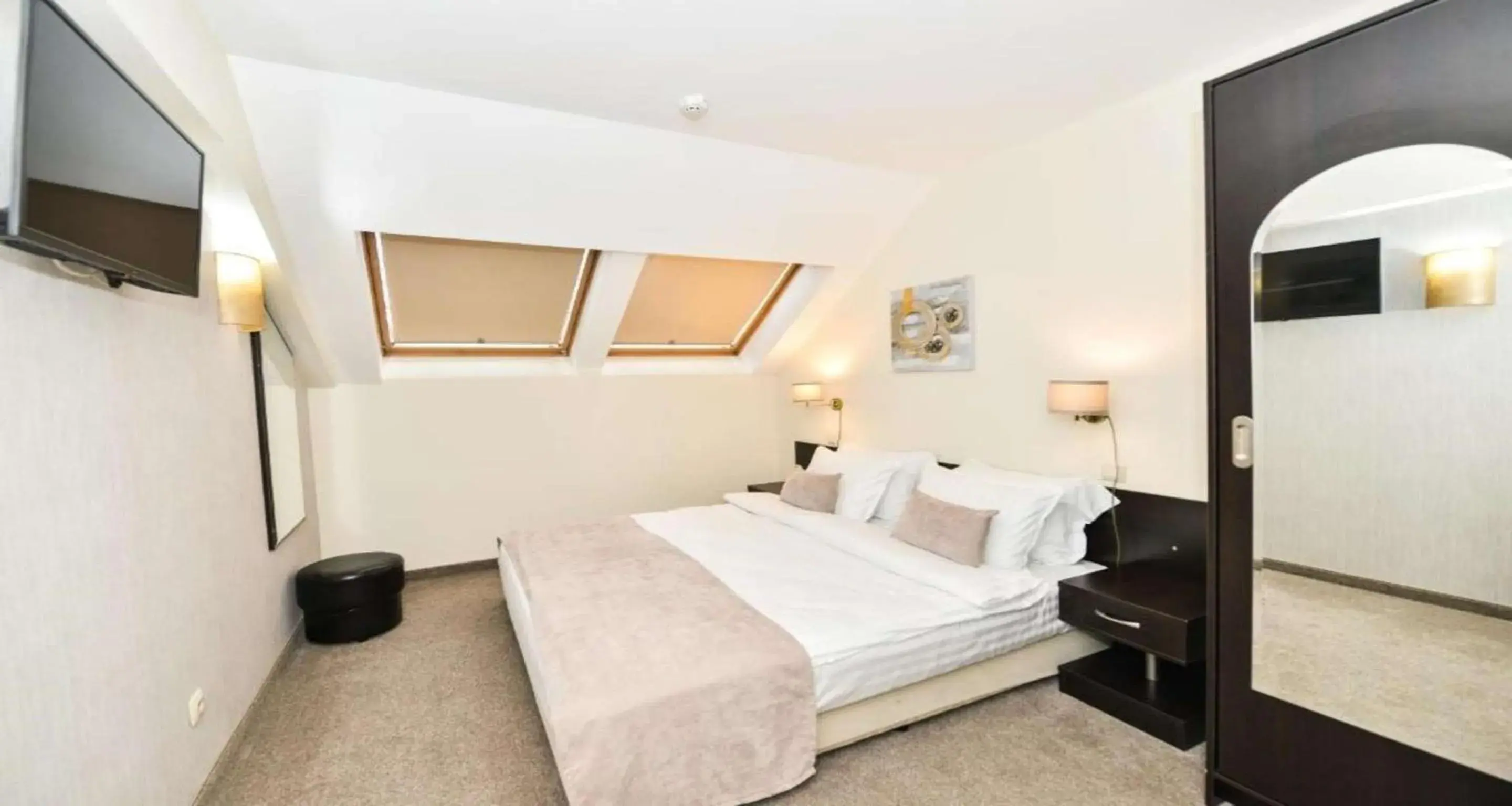 Double Room with Double Bed - Non-Smoking in Art Plaza Hotel Double Room with Double Bed - Non-Smoking in Art Plaza Hotel