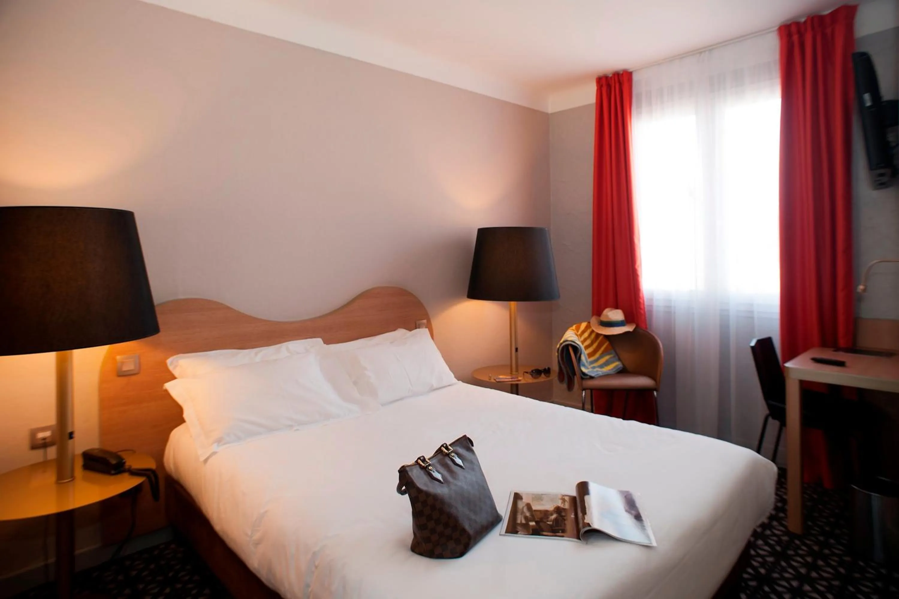 Bedroom, Bed in Hôtel Beau Rivage