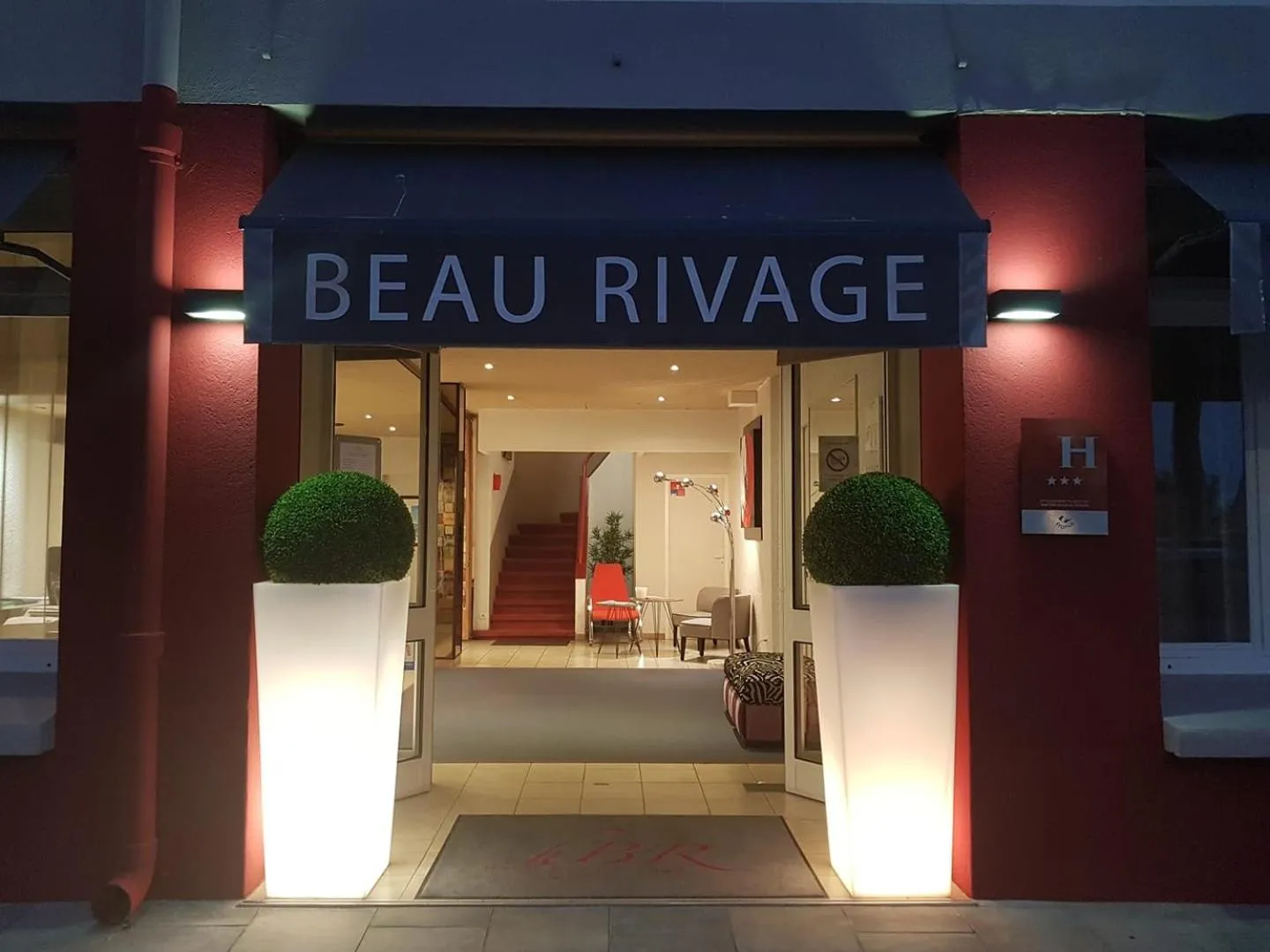 Facade/entrance in Hôtel Beau Rivage