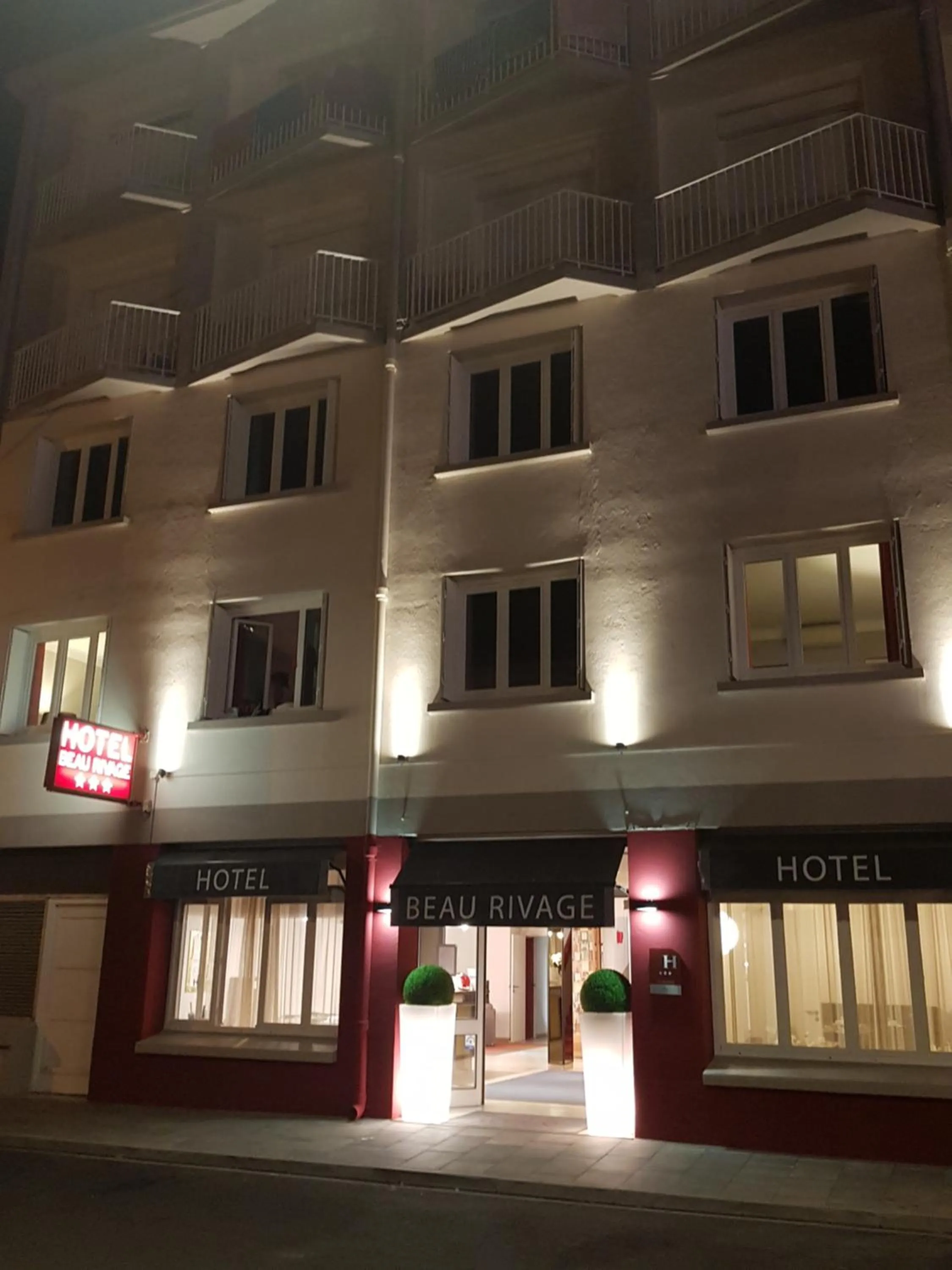 Facade/entrance in Hôtel Beau Rivage