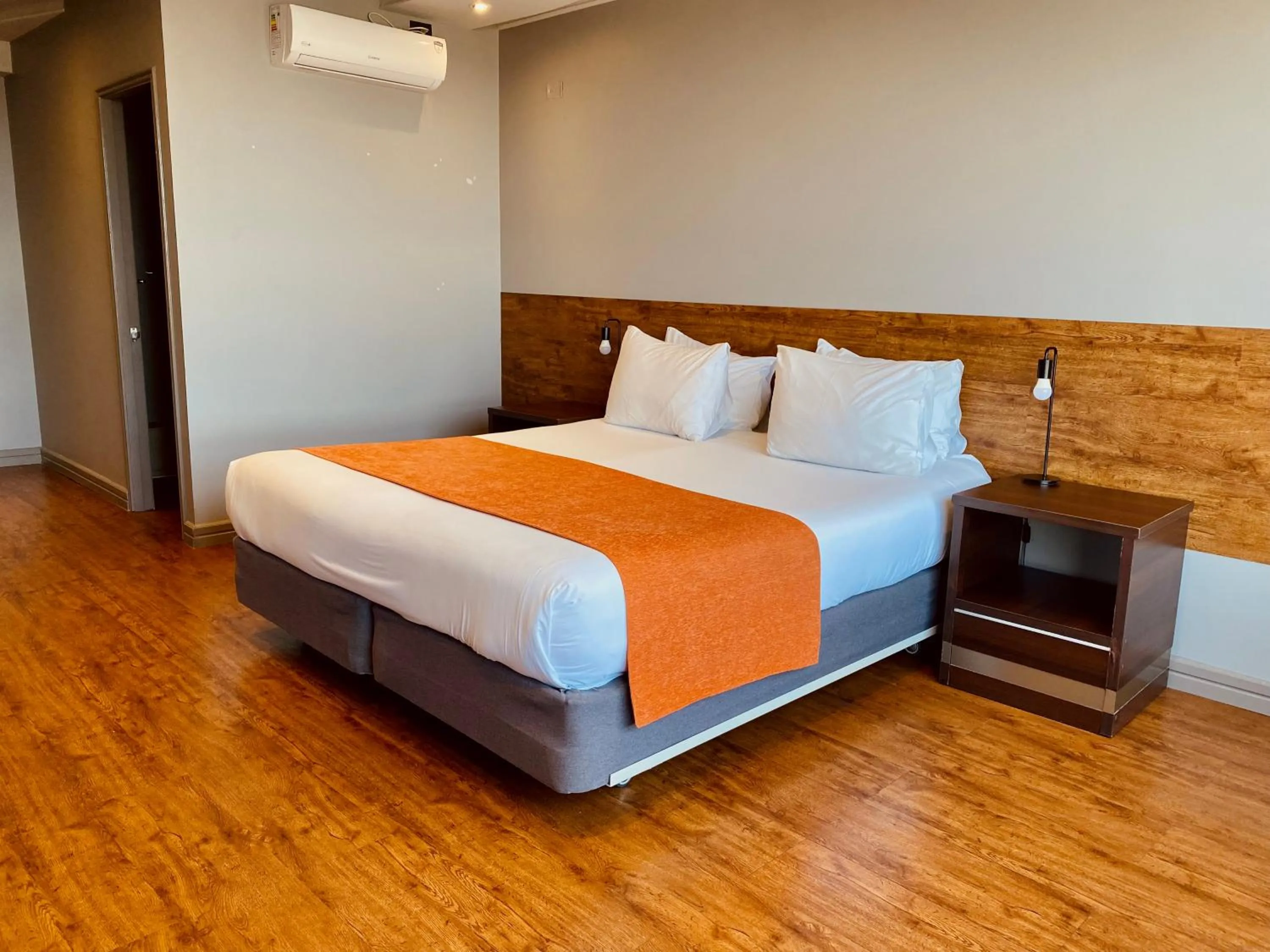 Bedroom, Bed in Gran Cavancha Suite