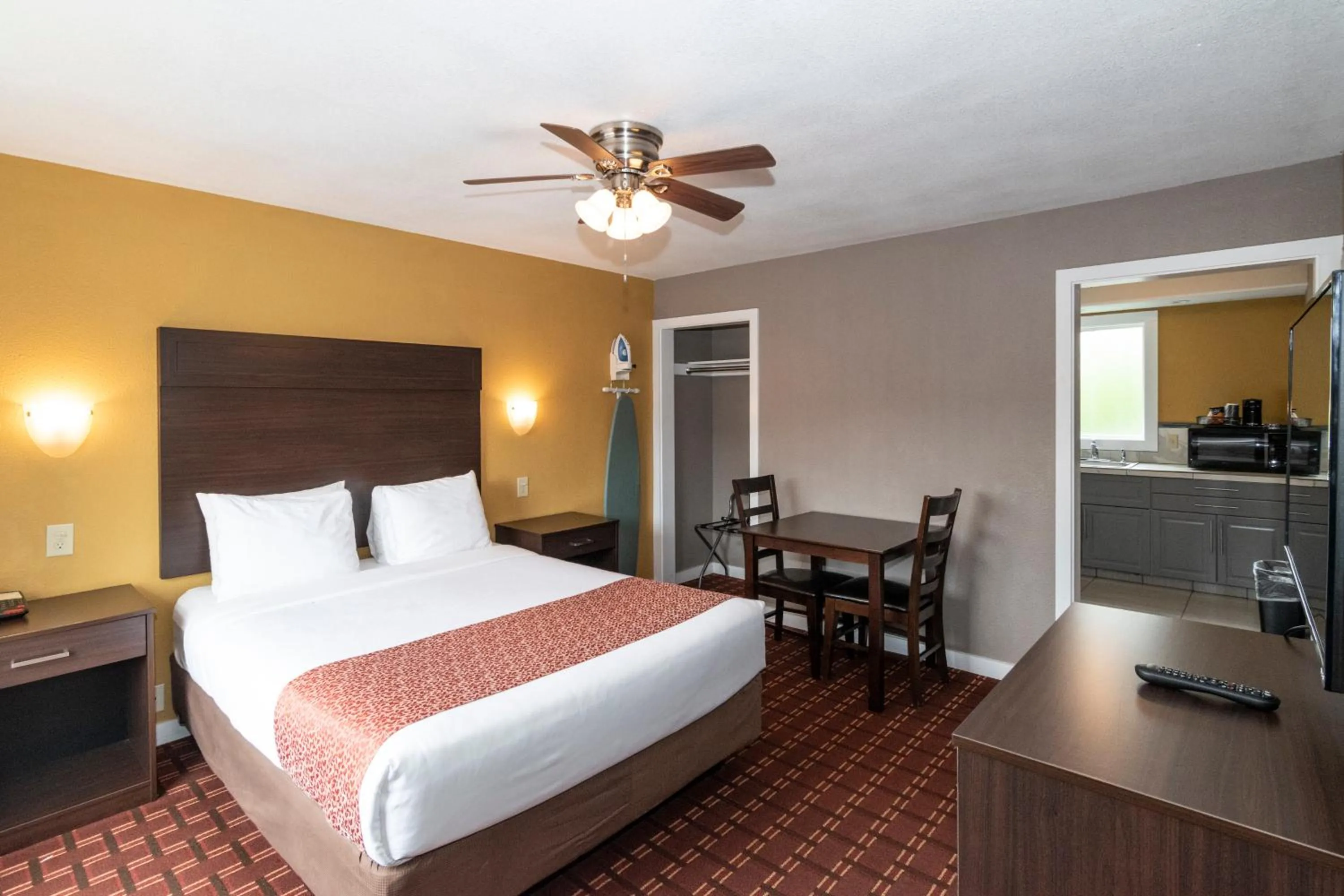 Bed in Capitol Hill Motel