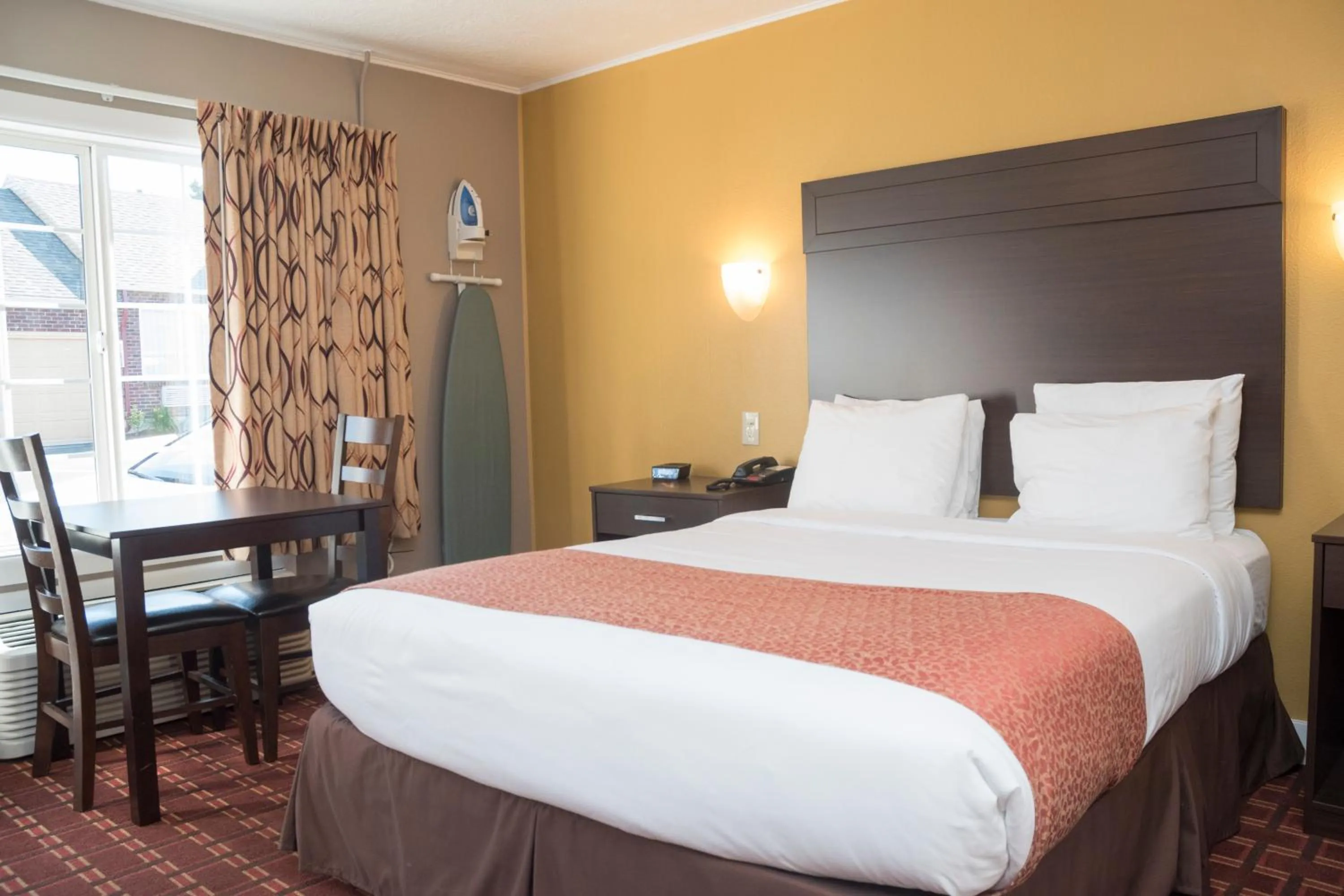 Bedroom, Bed in Capitol Hill Motel