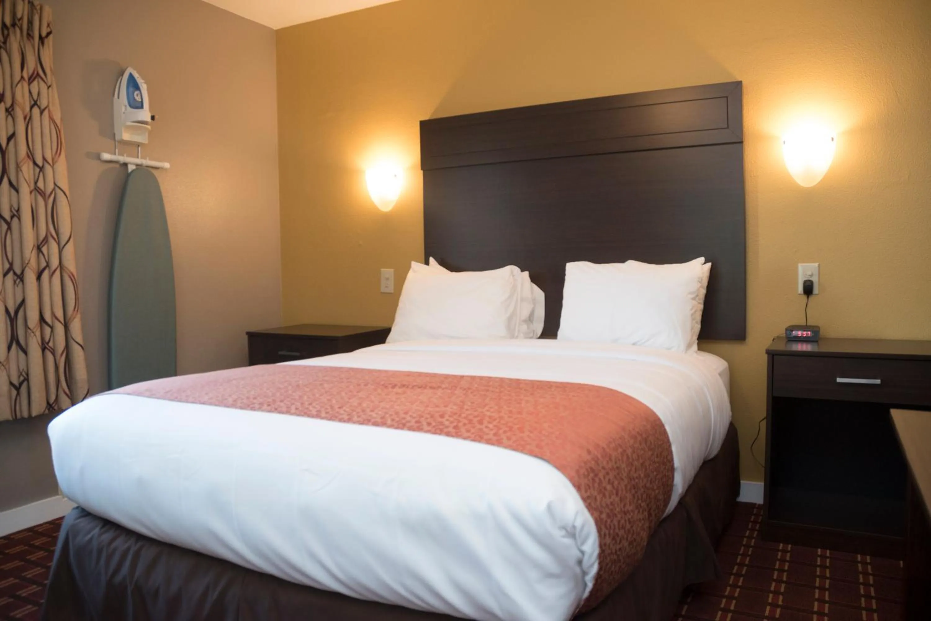 Bedroom, Bed in Capitol Hill Motel